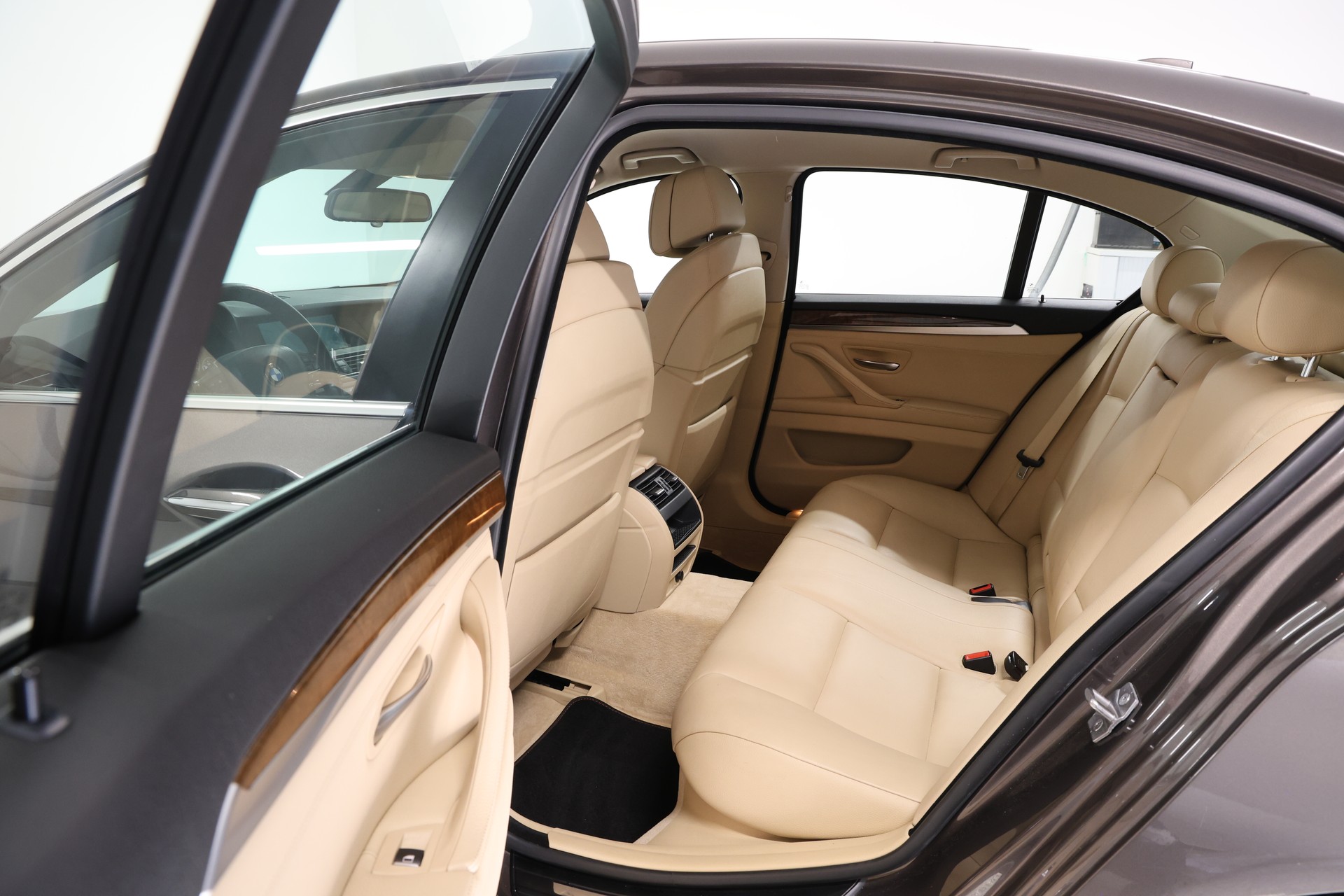 BMW 528i xDrive Steptronic-image-14