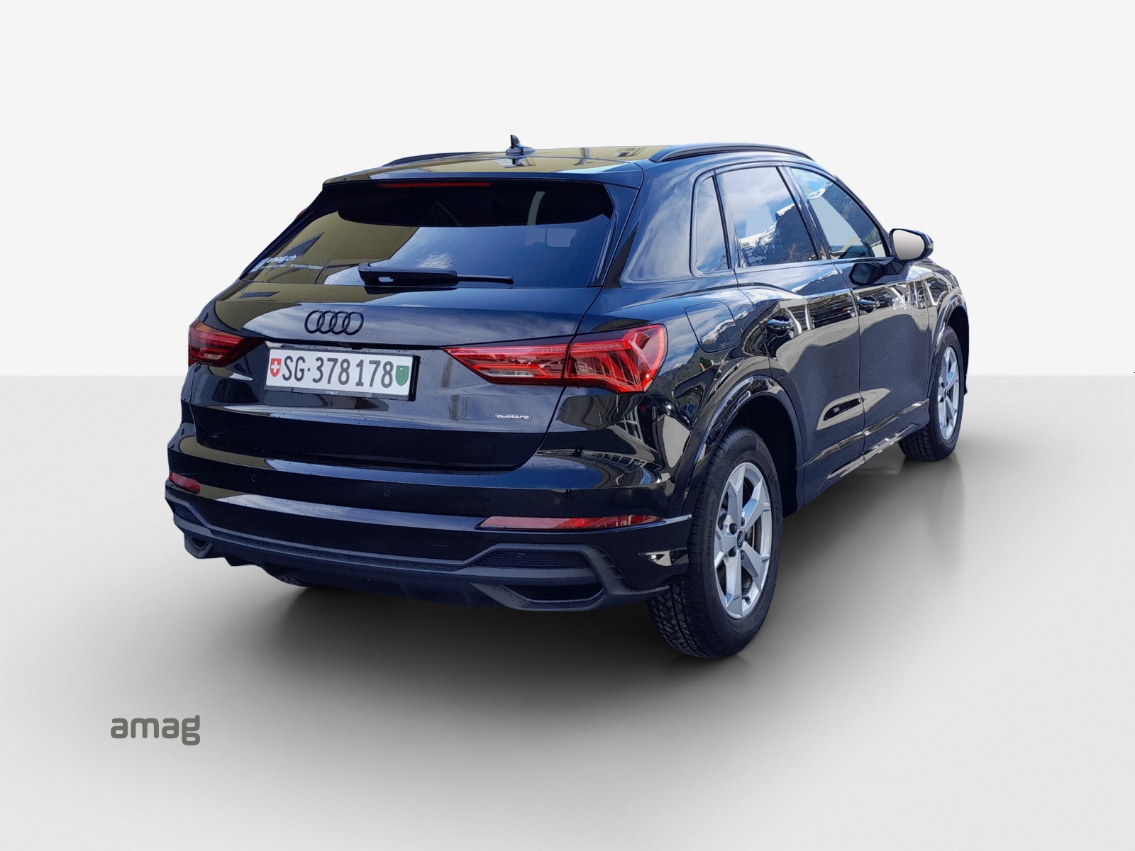 AUDI Q3 40 TFSI S line quattro S-tronic-image-3