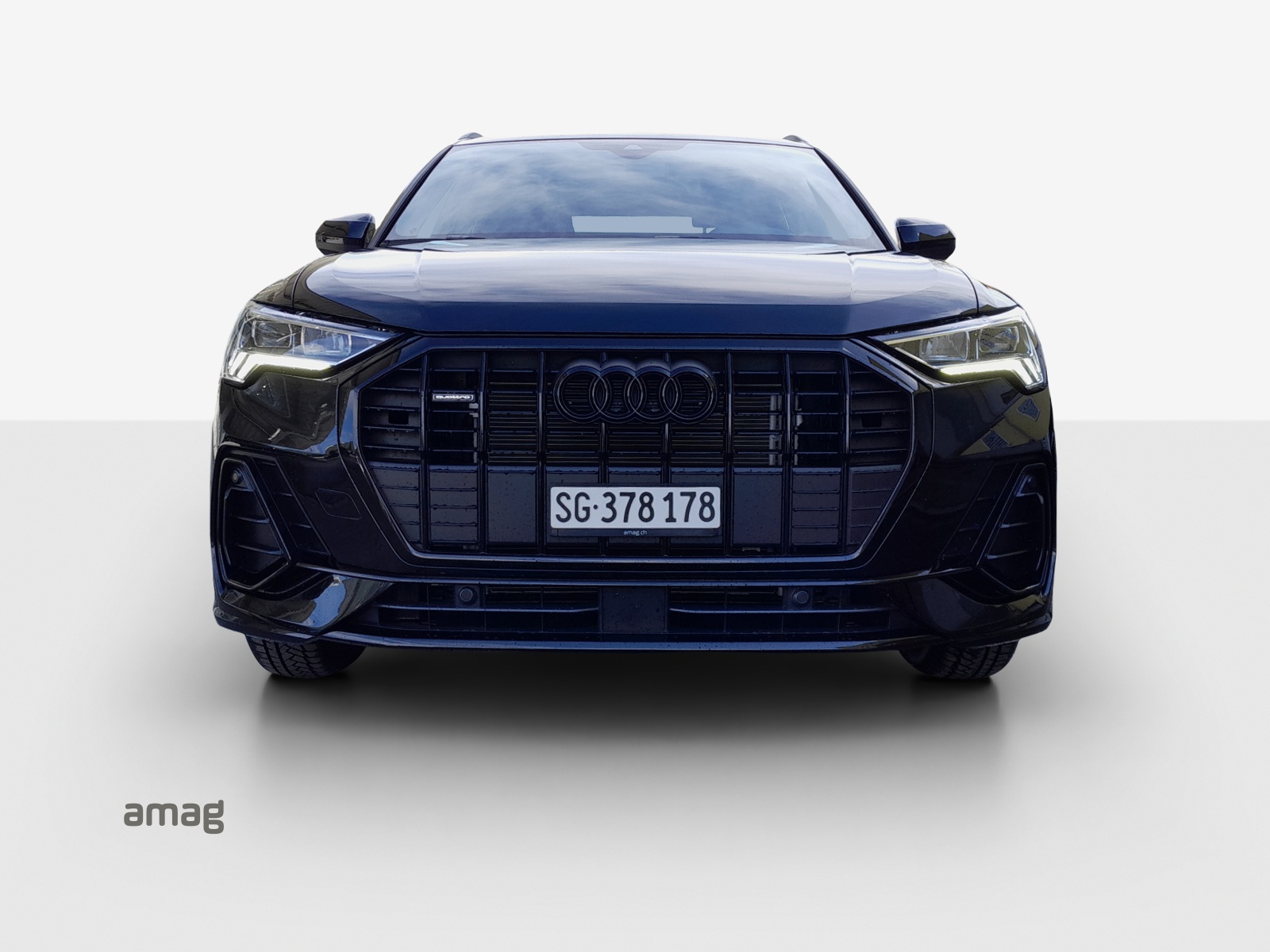 AUDI Q3 40 TFSI S line quattro S-tronic-image-4