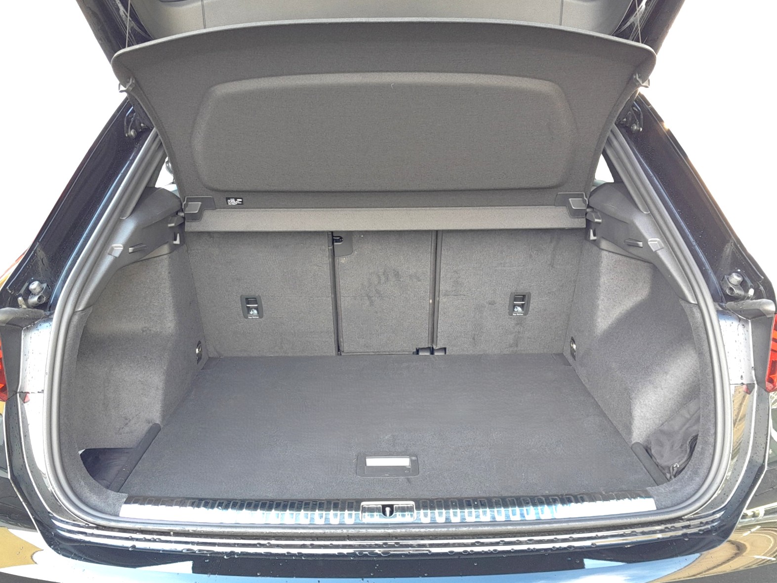 AUDI Q3 40 TFSI S line quattro S-tronic-image-11