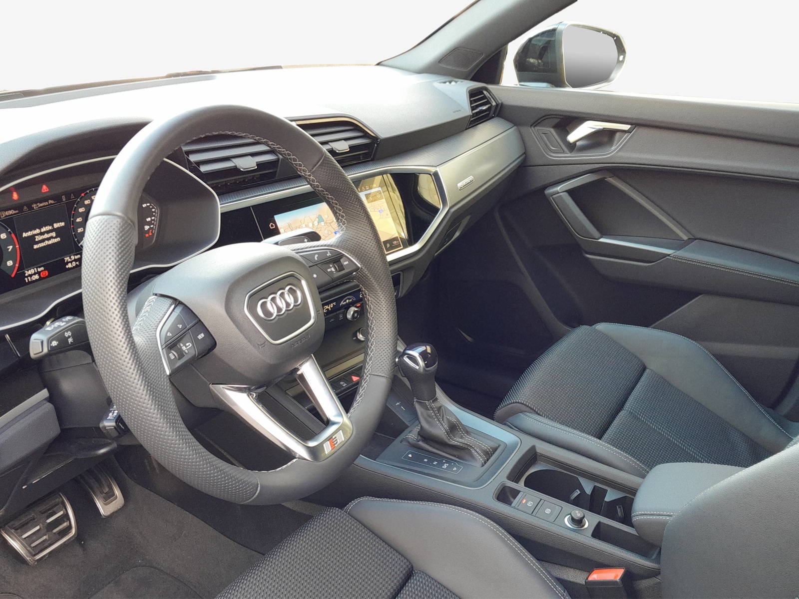 AUDI Q3 40 TFSI S line quattro S-tronic-image-6