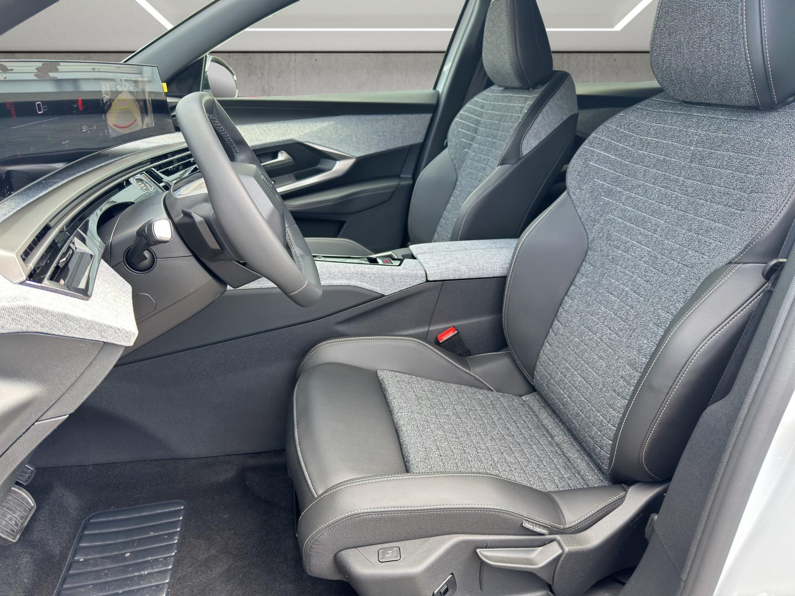 PEUGEOT 3008 1.2 Hybrid 145 Allure Premium-image-6