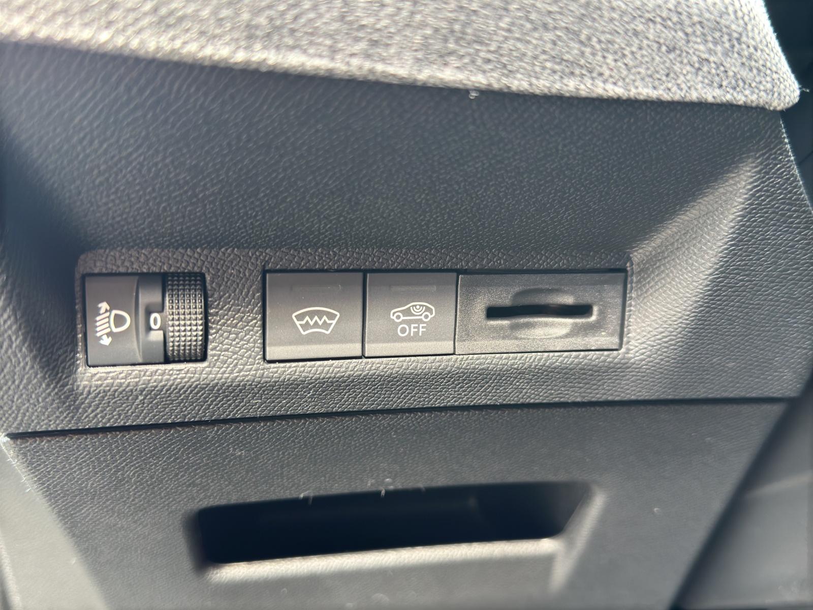 PEUGEOT 3008 1.2 Hybrid 145 Allure Premium-image-10