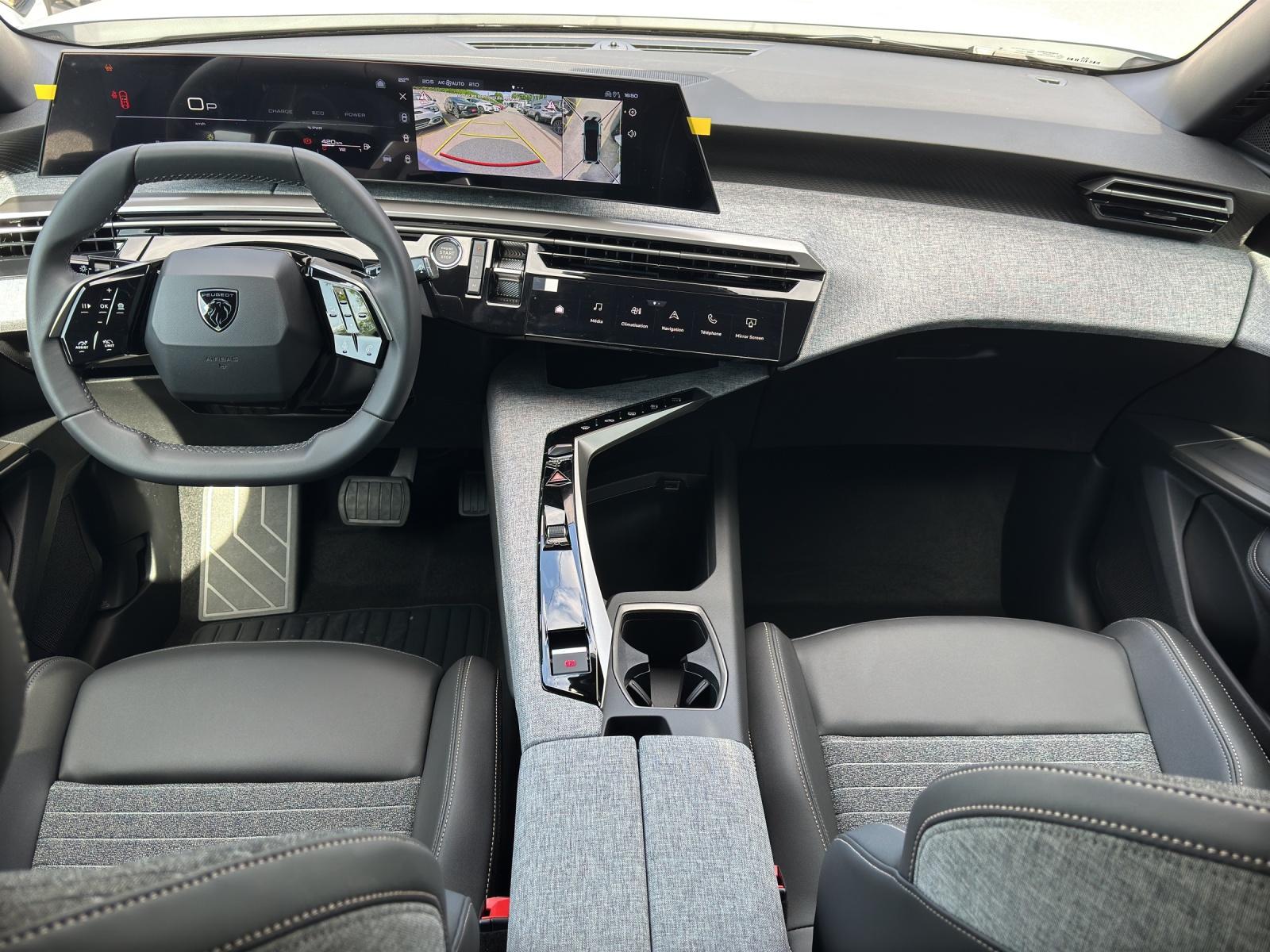PEUGEOT 3008 1.2 Hybrid 145 Allure Premium-image-7