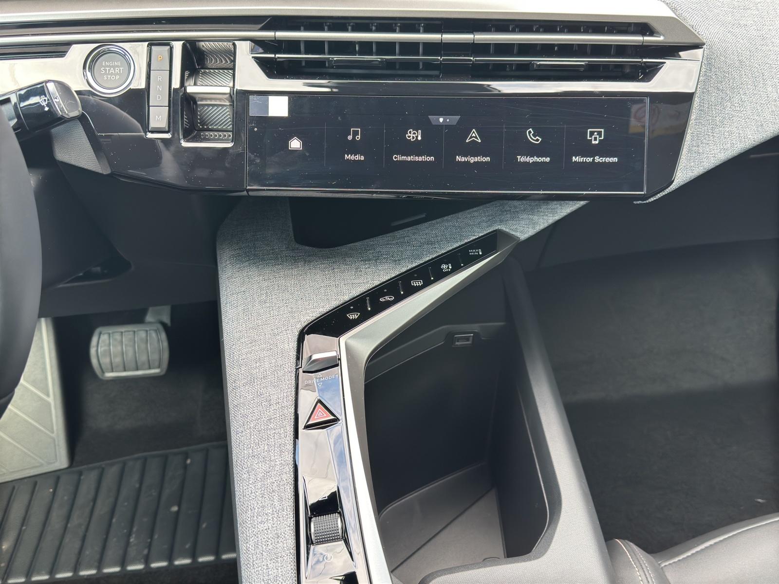 PEUGEOT 3008 1.2 Hybrid 145 Allure Premium-image-17