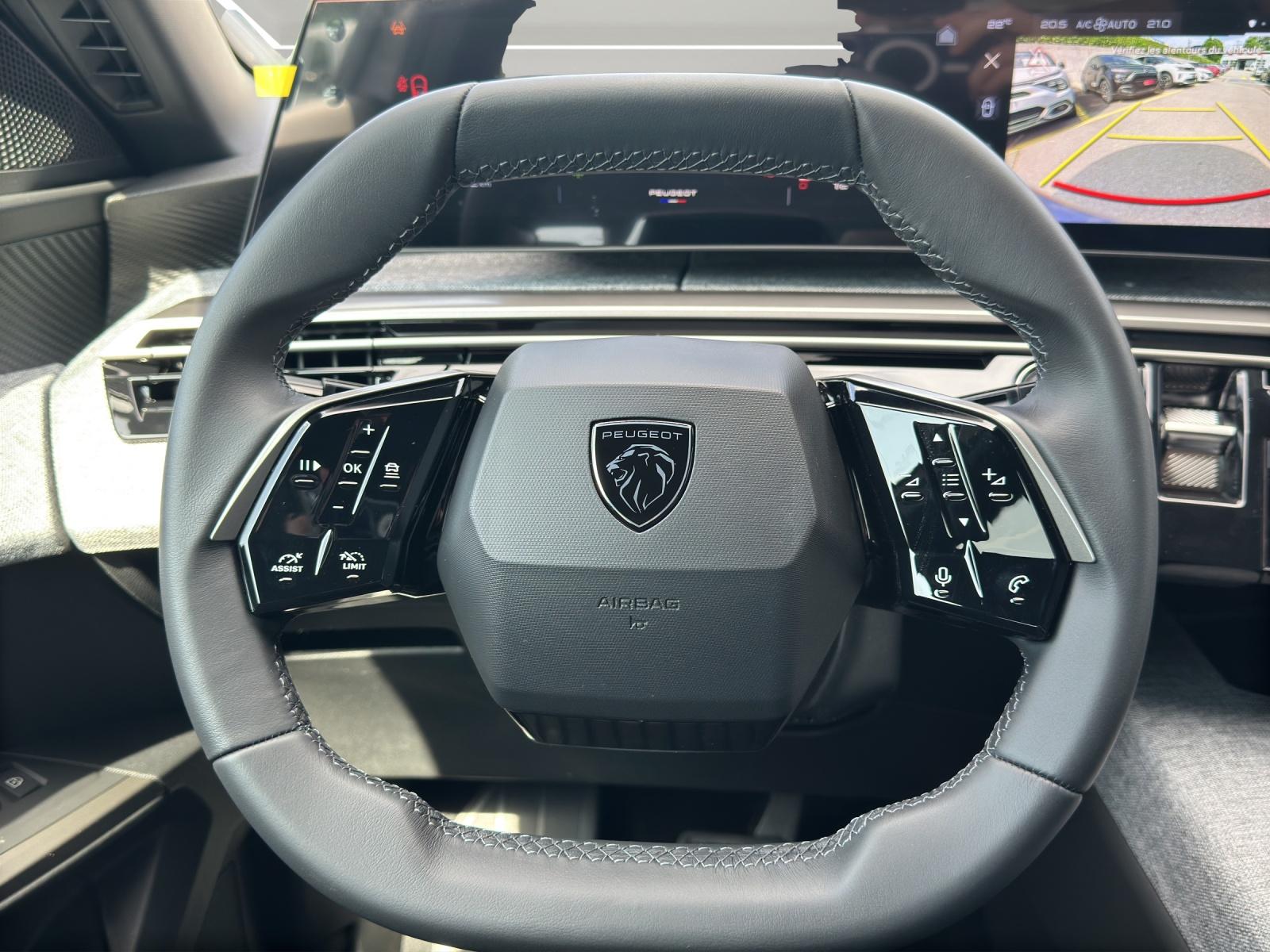 PEUGEOT 3008 1.2 Hybrid 145 Allure Premium-image-11