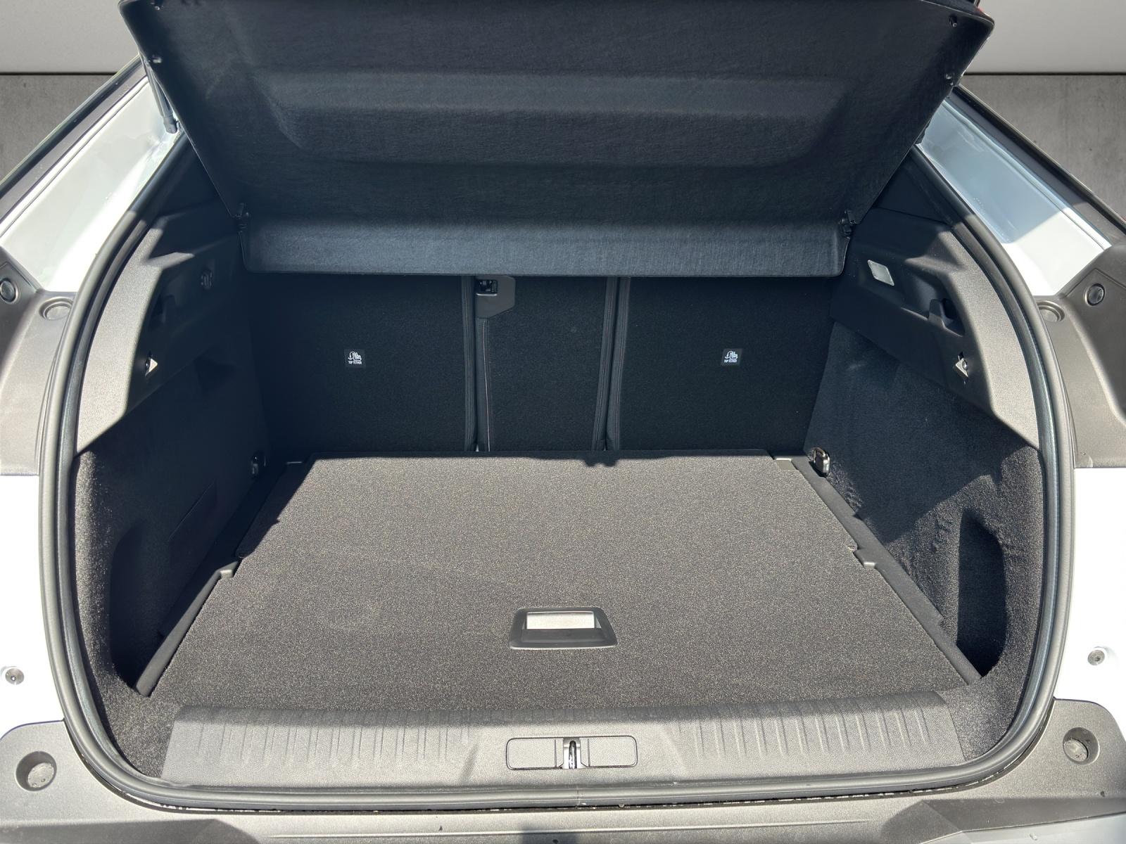 PEUGEOT 3008 1.2 Hybrid 145 Allure Premium-image-19
