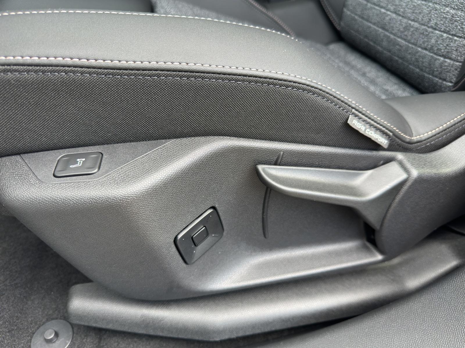 PEUGEOT 3008 1.2 Hybrid 145 Allure Premium-image-18