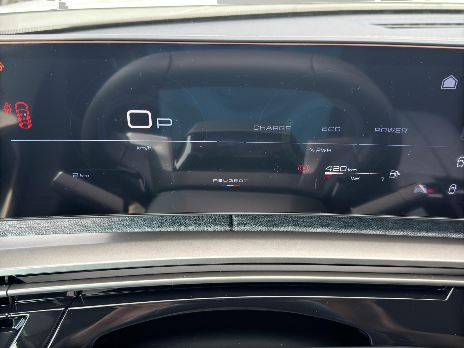 PEUGEOT 3008 1.2 Hybrid 145 Allure Premium-image-13