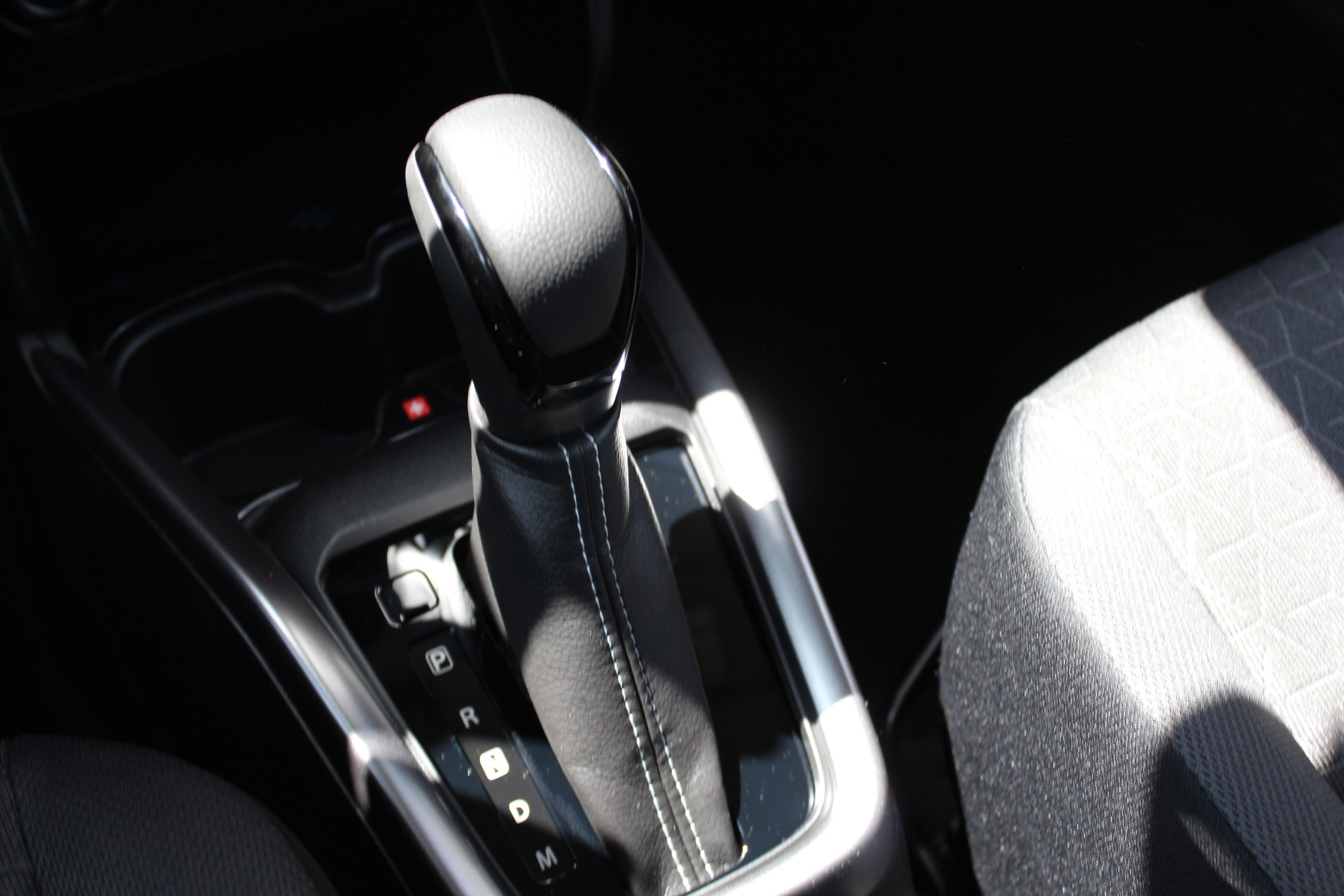 SUZUKI Swift 1.2 Compact Top Hybrid CVT - "Livrable de suite * Tempomat Adapt. * Clim Auto * GPS * Caméra * Keyless"-image-16