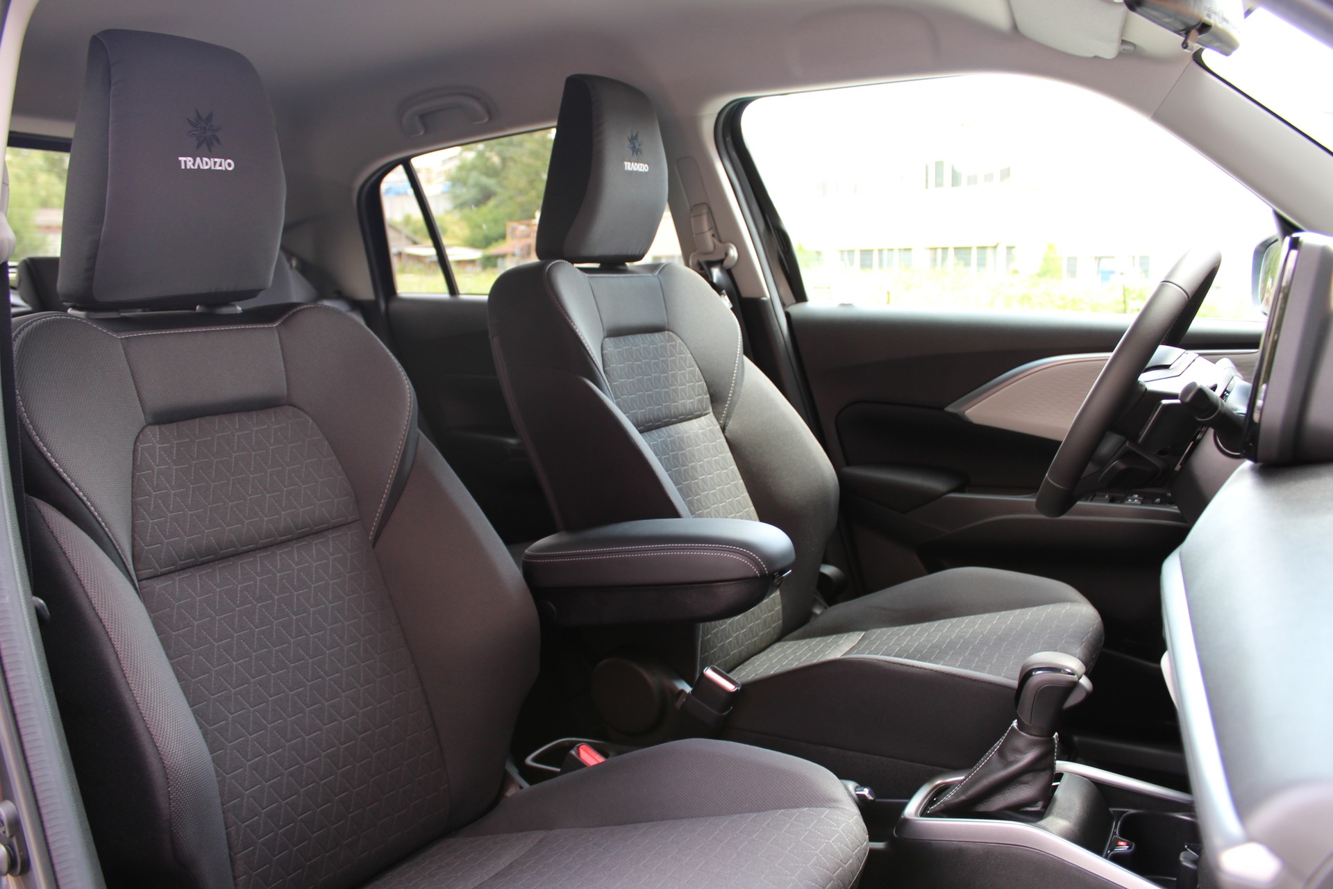 SUZUKI Swift 1.2 Compact Top Hybrid CVT - "Livrable de suite * Tempomat Adapt. * Clim Auto * GPS * Caméra * Keyless"-image-22