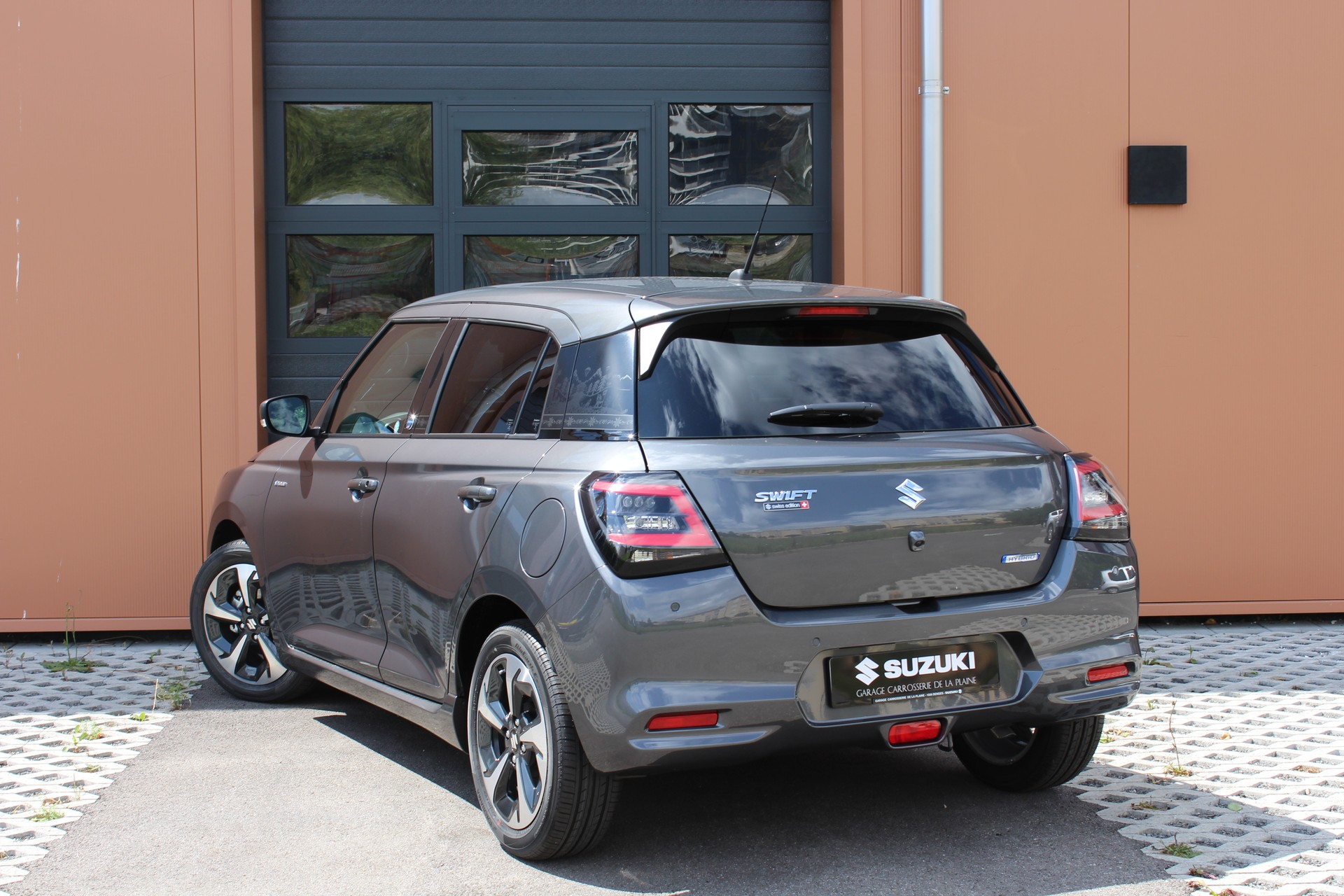 SUZUKI Swift 1.2 Compact Top Hybrid CVT - "Livrable de suite * Tempomat Adapt. * Clim Auto * GPS * Caméra * Keyless"-image-7