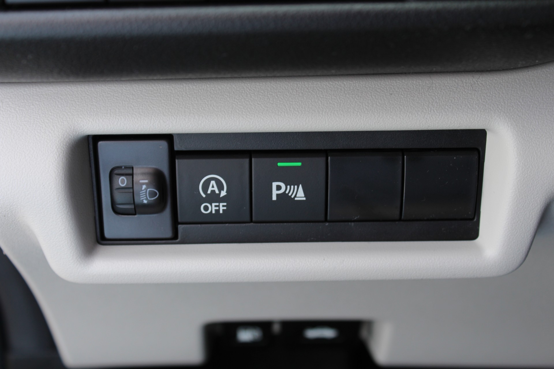 SUZUKI Swift 1.2 Compact Top Hybrid CVT - "Livrable de suite * Tempomat Adapt. * Clim Auto * GPS * Caméra * Keyless"-image-15