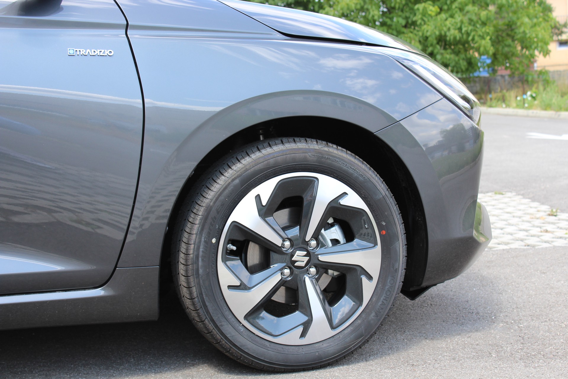 SUZUKI Swift 1.2 Compact Top Hybrid CVT - "Livrable de suite * Tempomat Adapt. * Clim Auto * GPS * Caméra * Keyless"-image-3