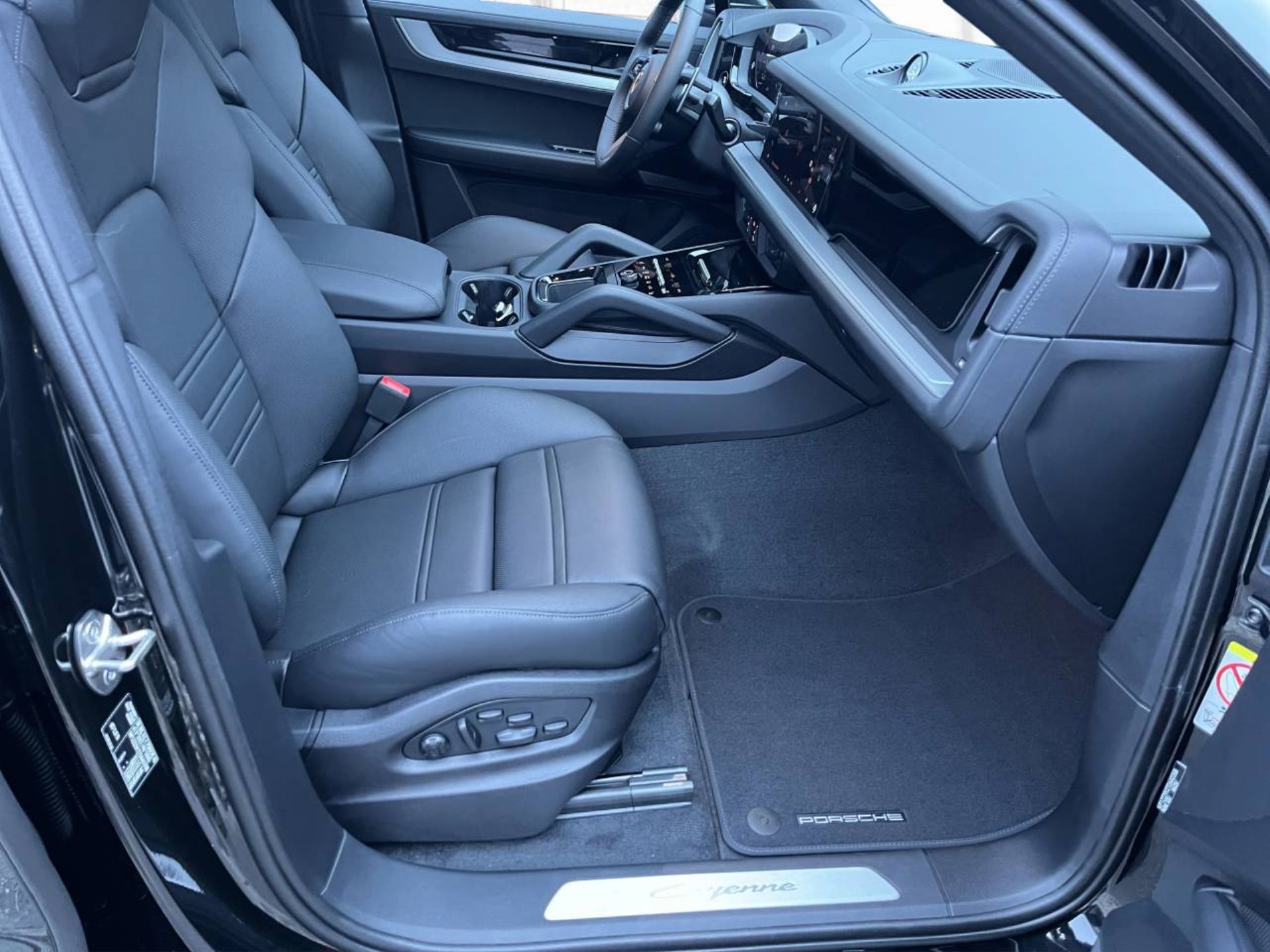 PORSCHE Cayenne E-Hybrid Coupé-image-15