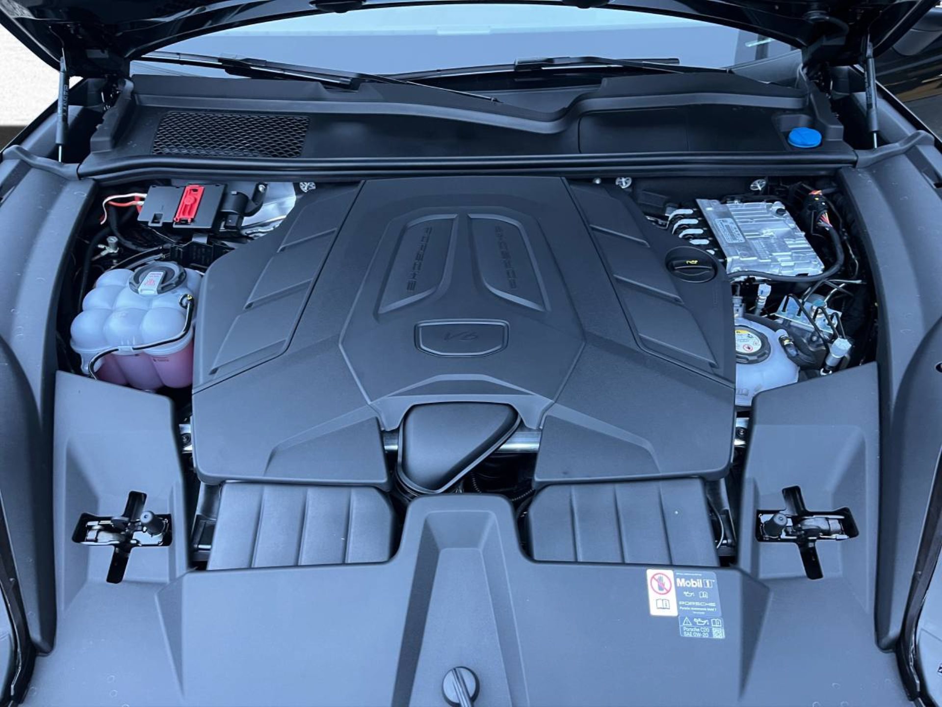 PORSCHE Cayenne E-Hybrid Coupé-image-10