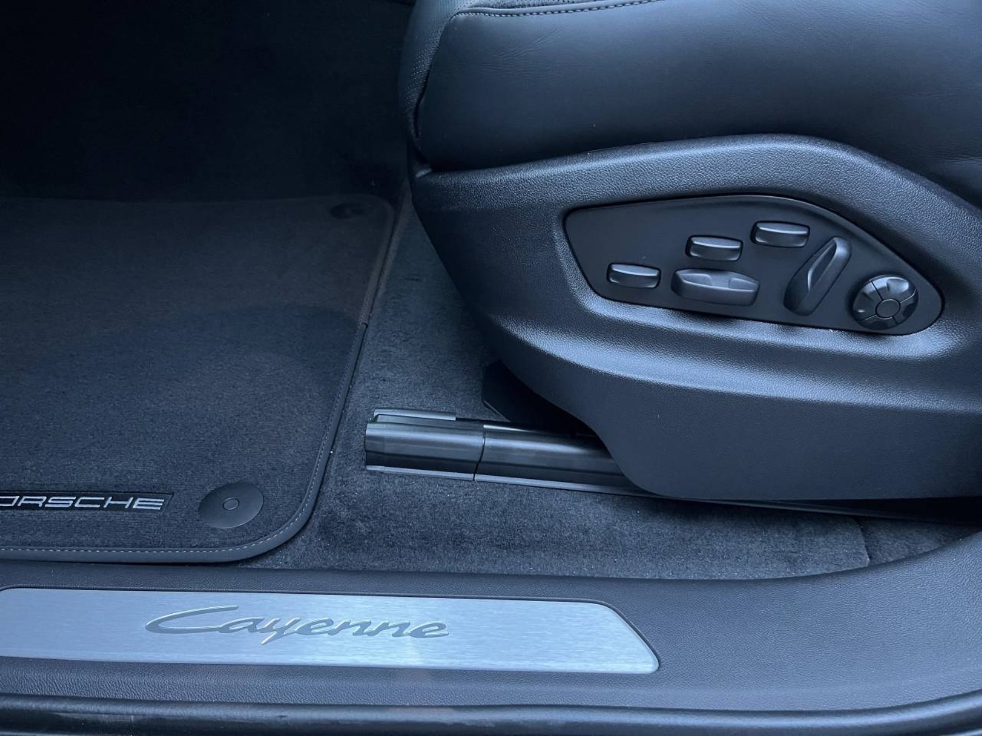 PORSCHE Cayenne E-Hybrid Coupé-image-14