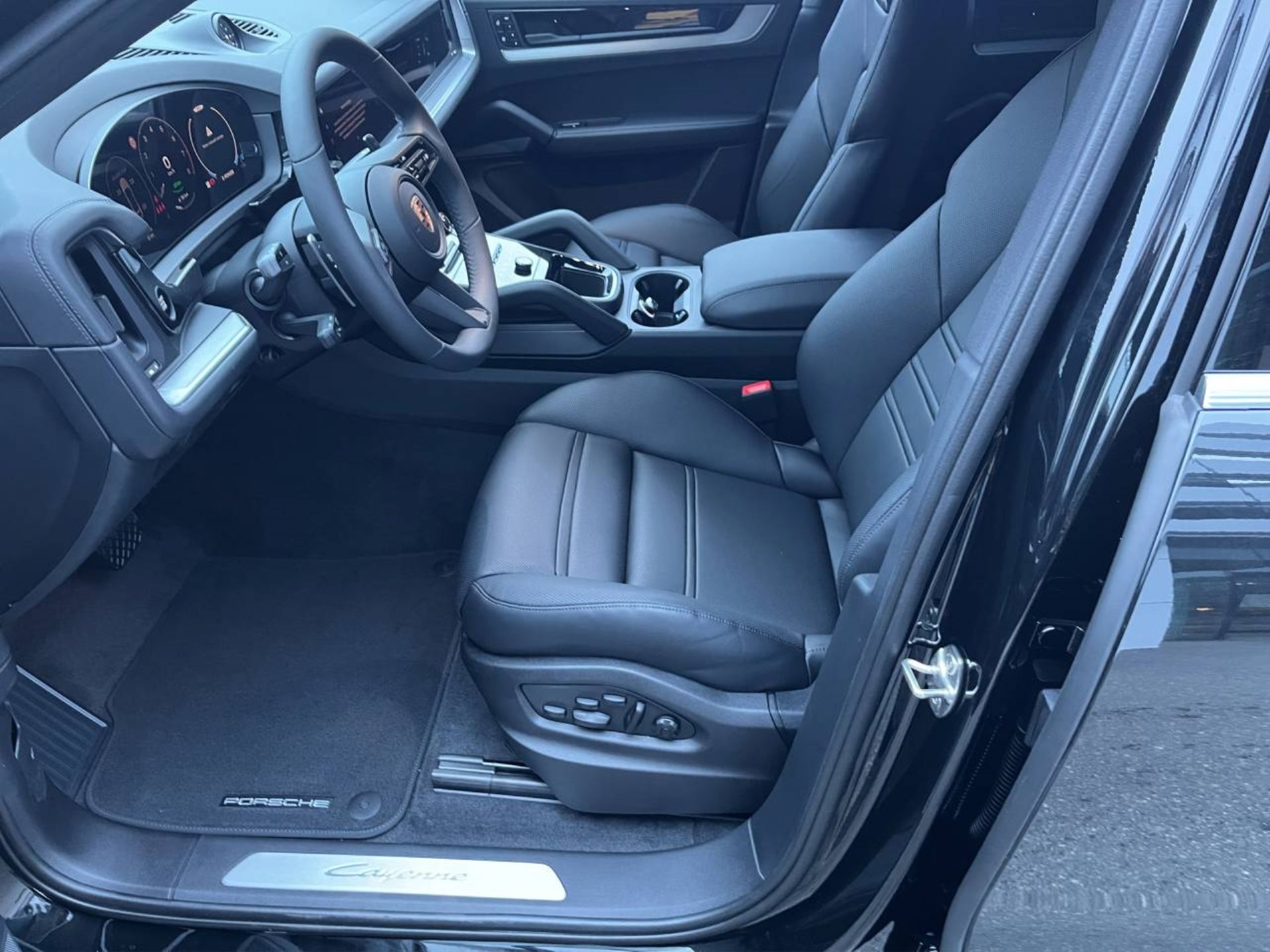 PORSCHE Cayenne E-Hybrid Coupé-image-3