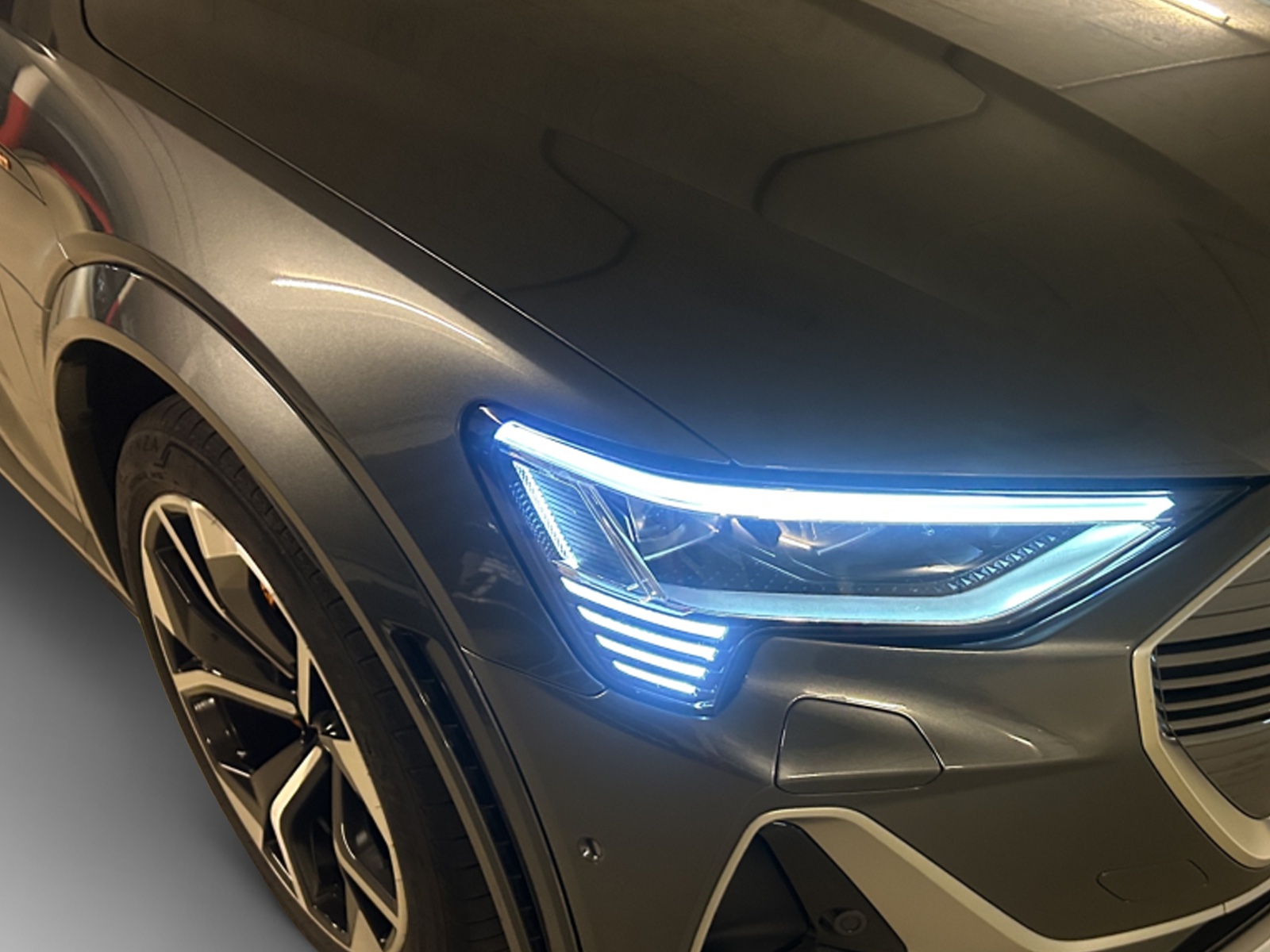 AUDI e-tron S Sportback quattro-image-15
