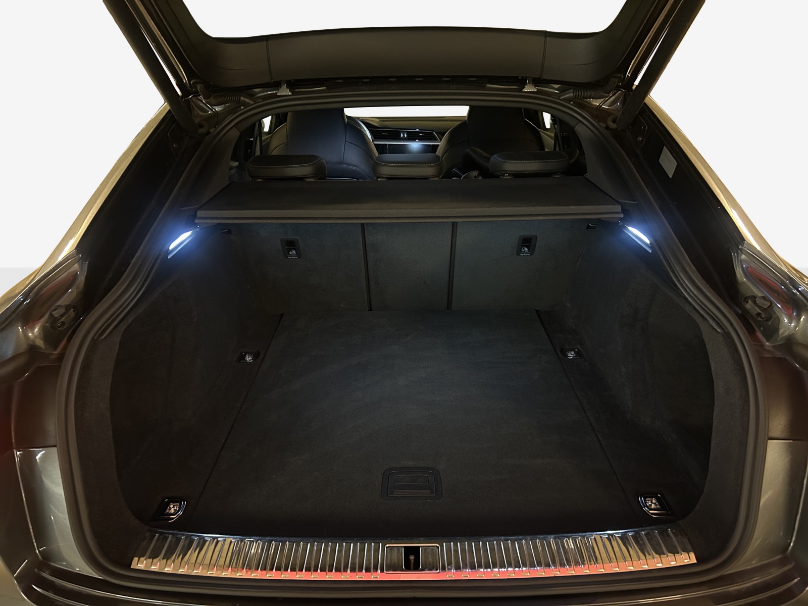 AUDI e-tron S Sportback quattro-image-12