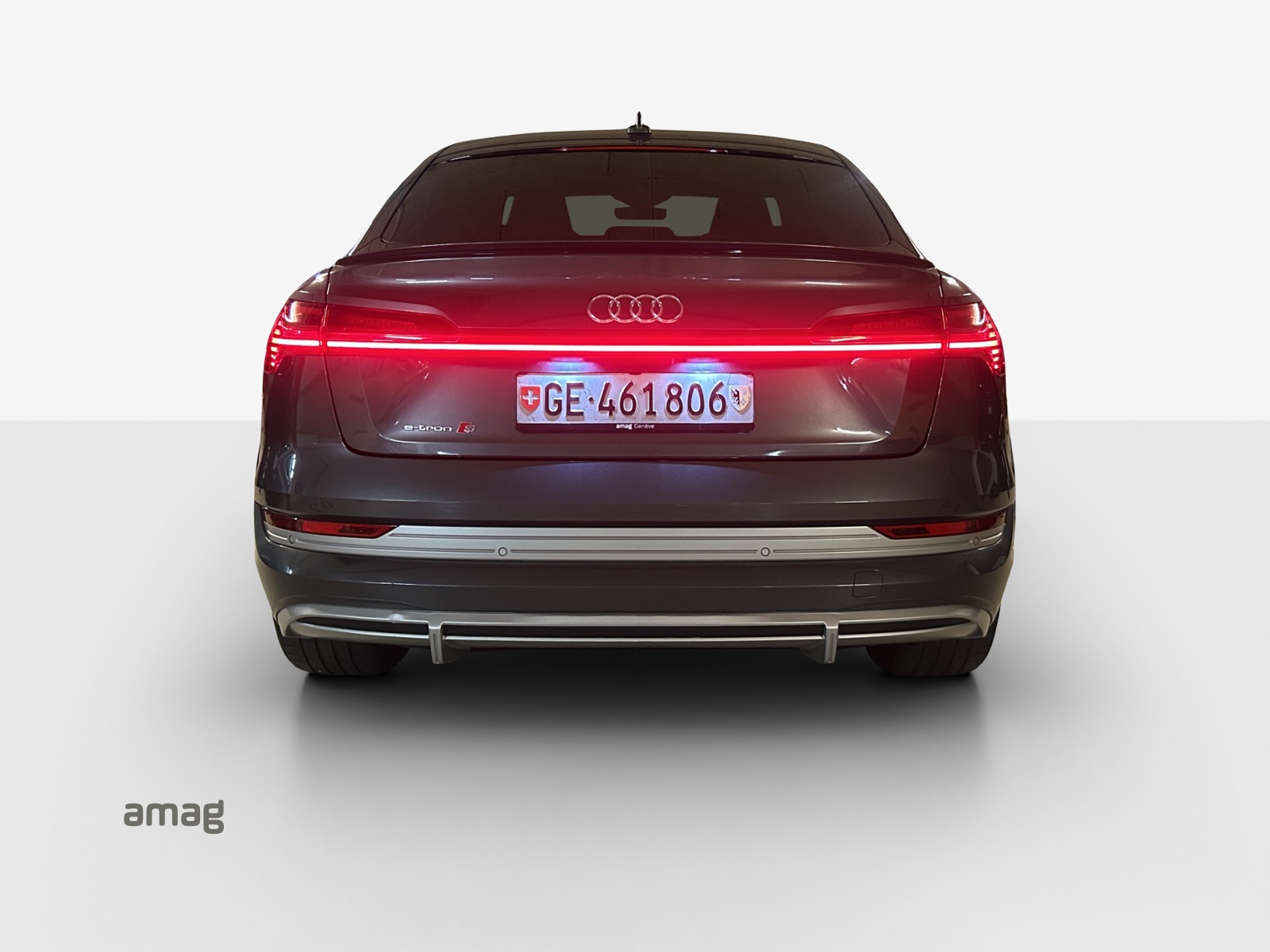 AUDI e-tron S Sportback quattro-image-3