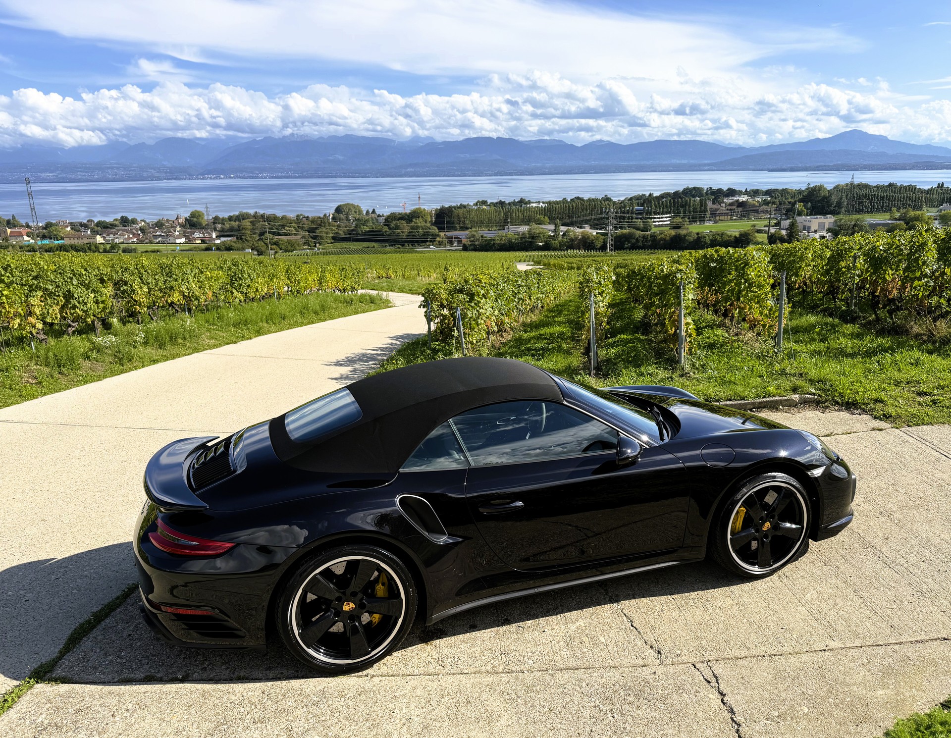 PORSCHE 911 Turbo S Cabrio PDK-image-5