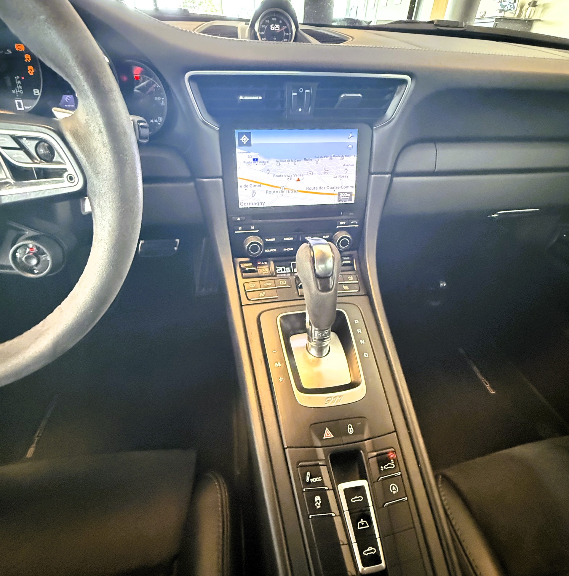 PORSCHE 911 Turbo S Cabrio PDK-image-30