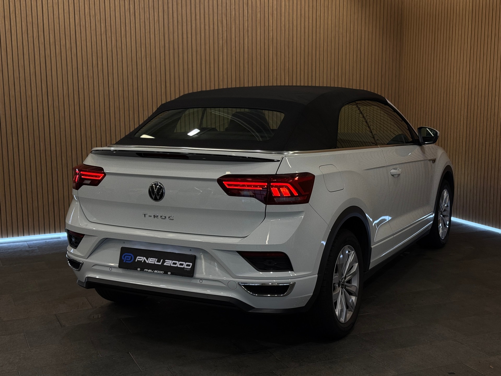 VW T-Roc Cabriolet 1.5 TSI EVO R-Line DSG-image-2