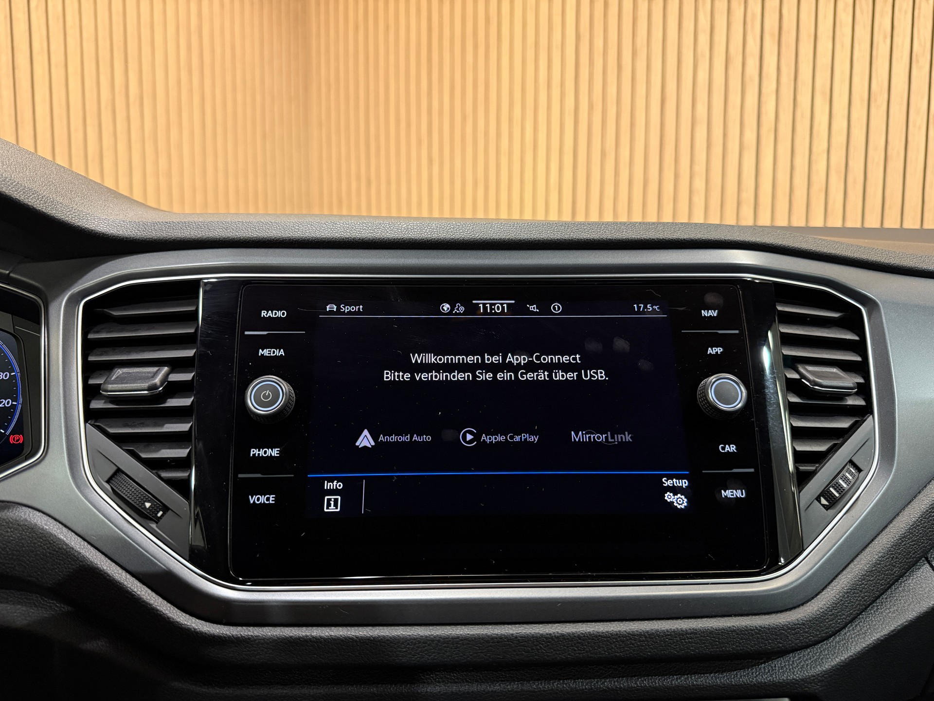 VW T-Roc Cabriolet 1.5 TSI EVO R-Line DSG-image-13