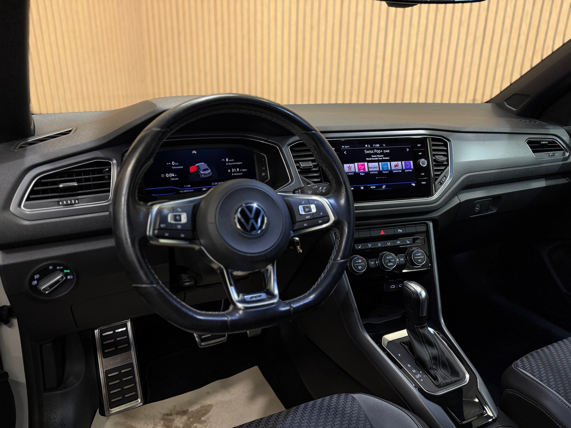VW T-Roc Cabriolet 1.5 TSI EVO R-Line DSG-image-5