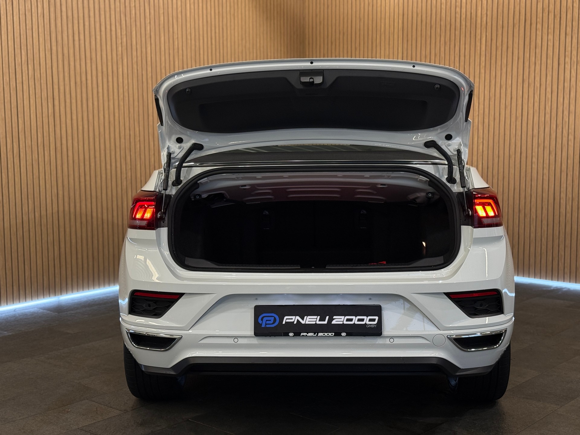 VW T-Roc Cabriolet 1.5 TSI EVO R-Line DSG-image-4