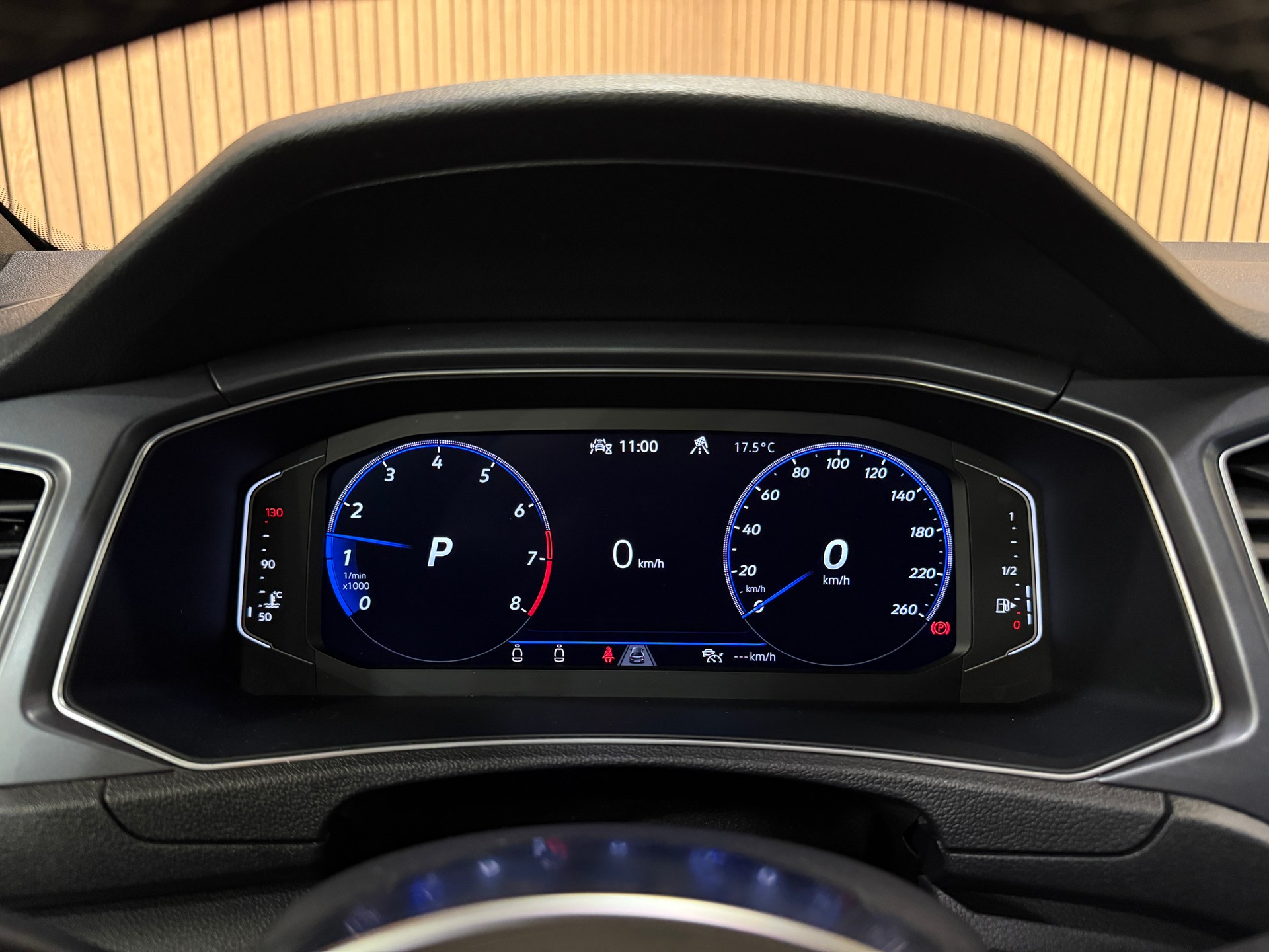 VW T-Roc Cabriolet 1.5 TSI EVO R-Line DSG-image-6