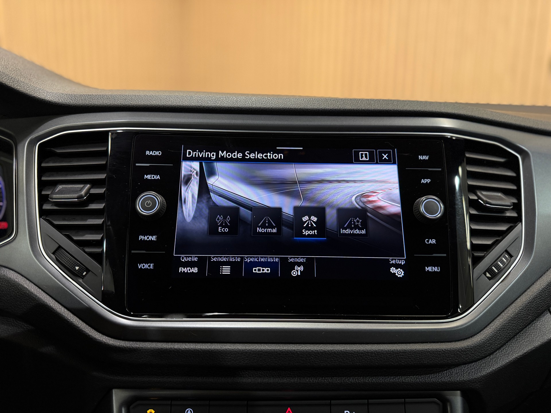 VW T-Roc Cabriolet 1.5 TSI EVO R-Line DSG-image-10