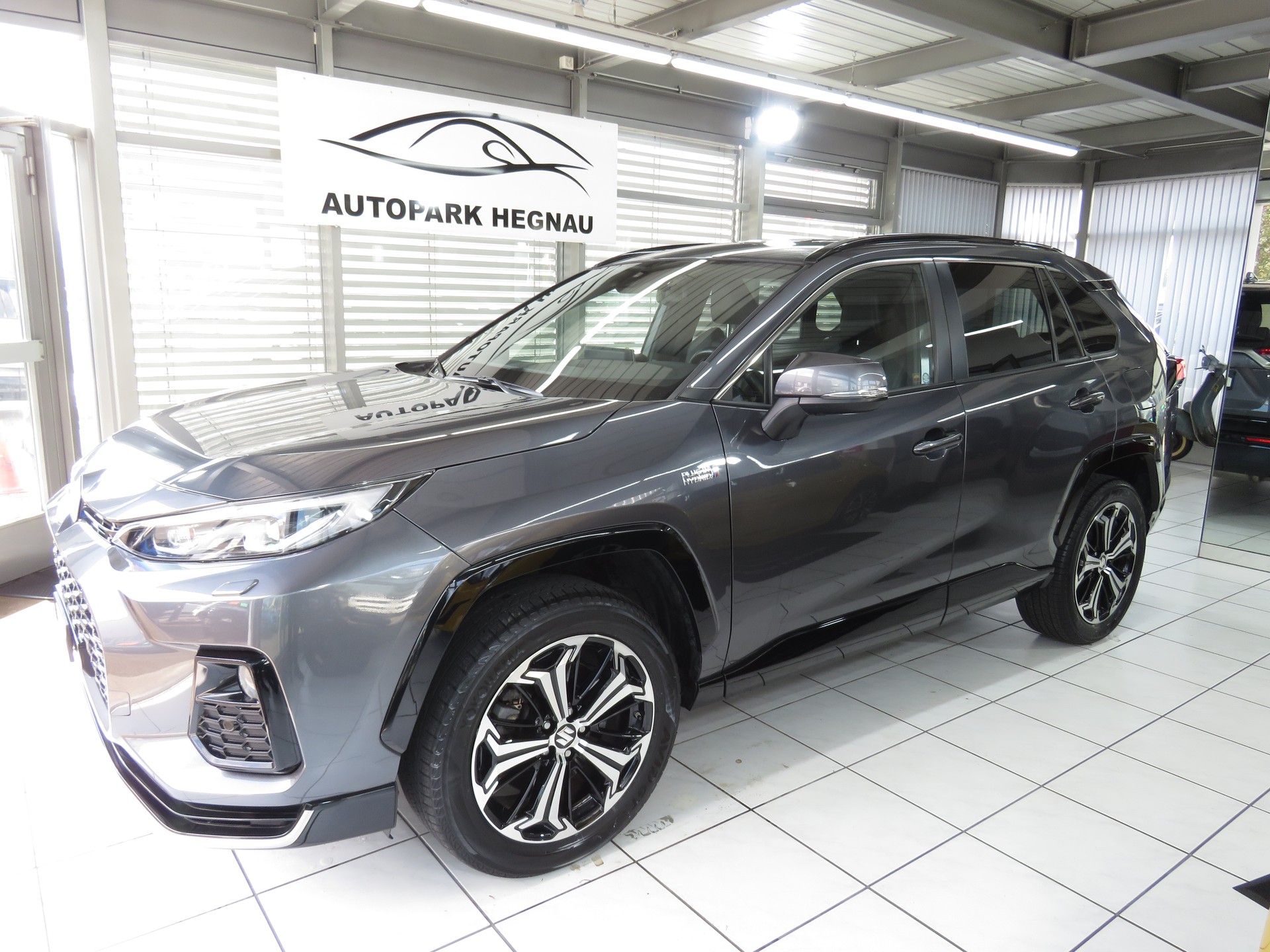 SUZUKI Across 2.5 Plug-in-Hybrid Compact Top E-CVT (Automat)