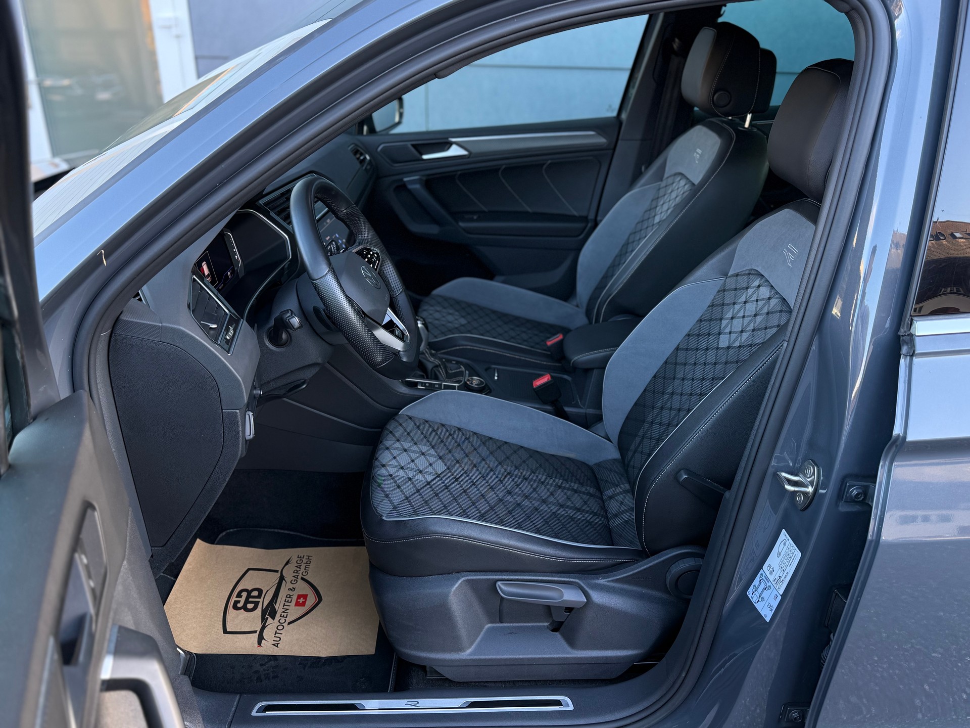VW Tiguan 2.0TSI R-Line 4Motion DSG-image-7