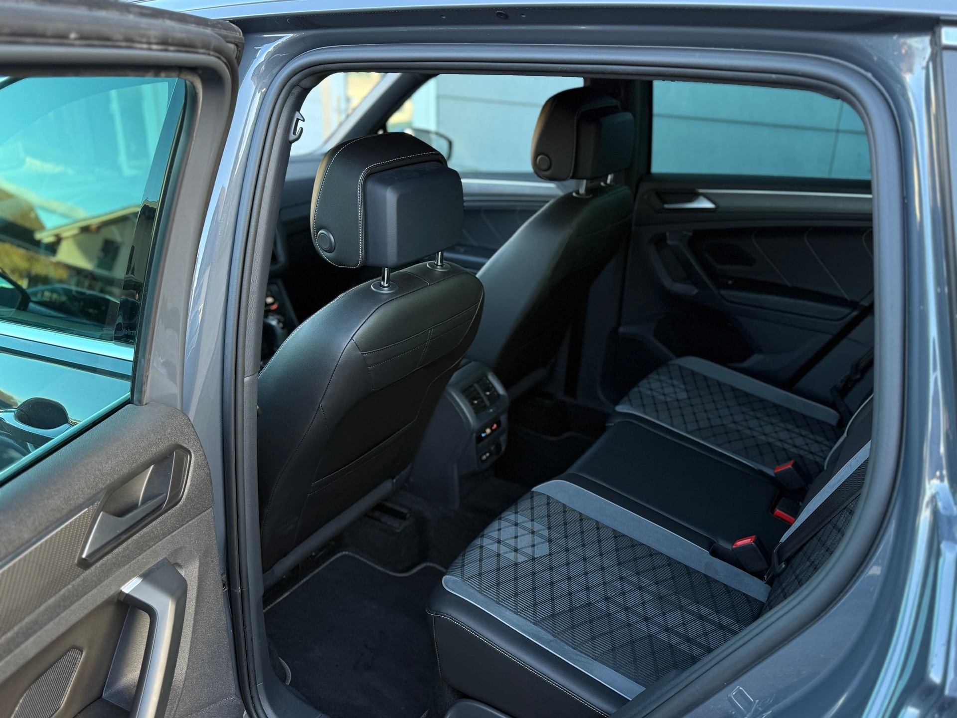 VW Tiguan 2.0TSI R-Line 4Motion DSG-image-10