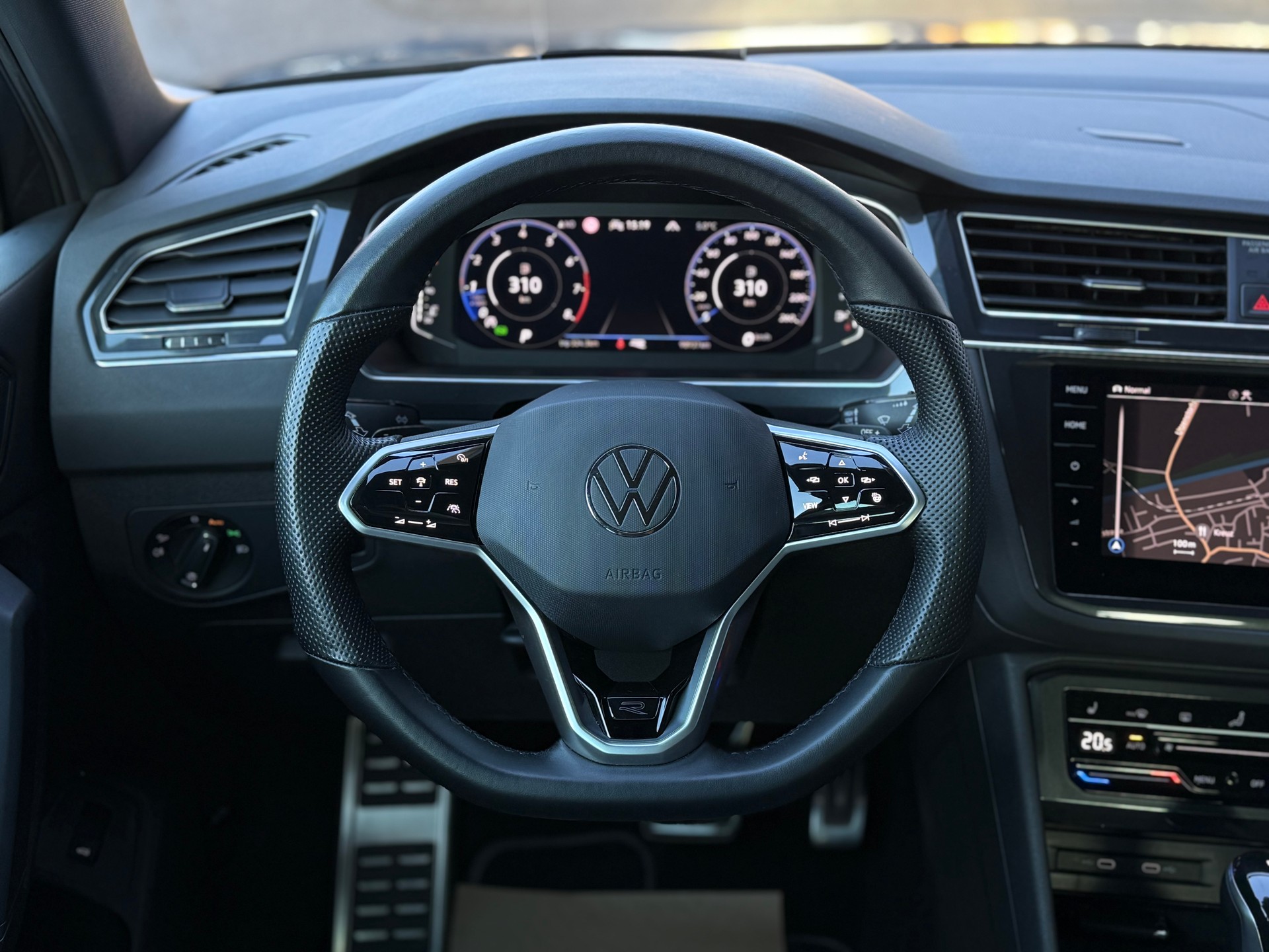 VW Tiguan 2.0TSI R-Line 4Motion DSG-image-11