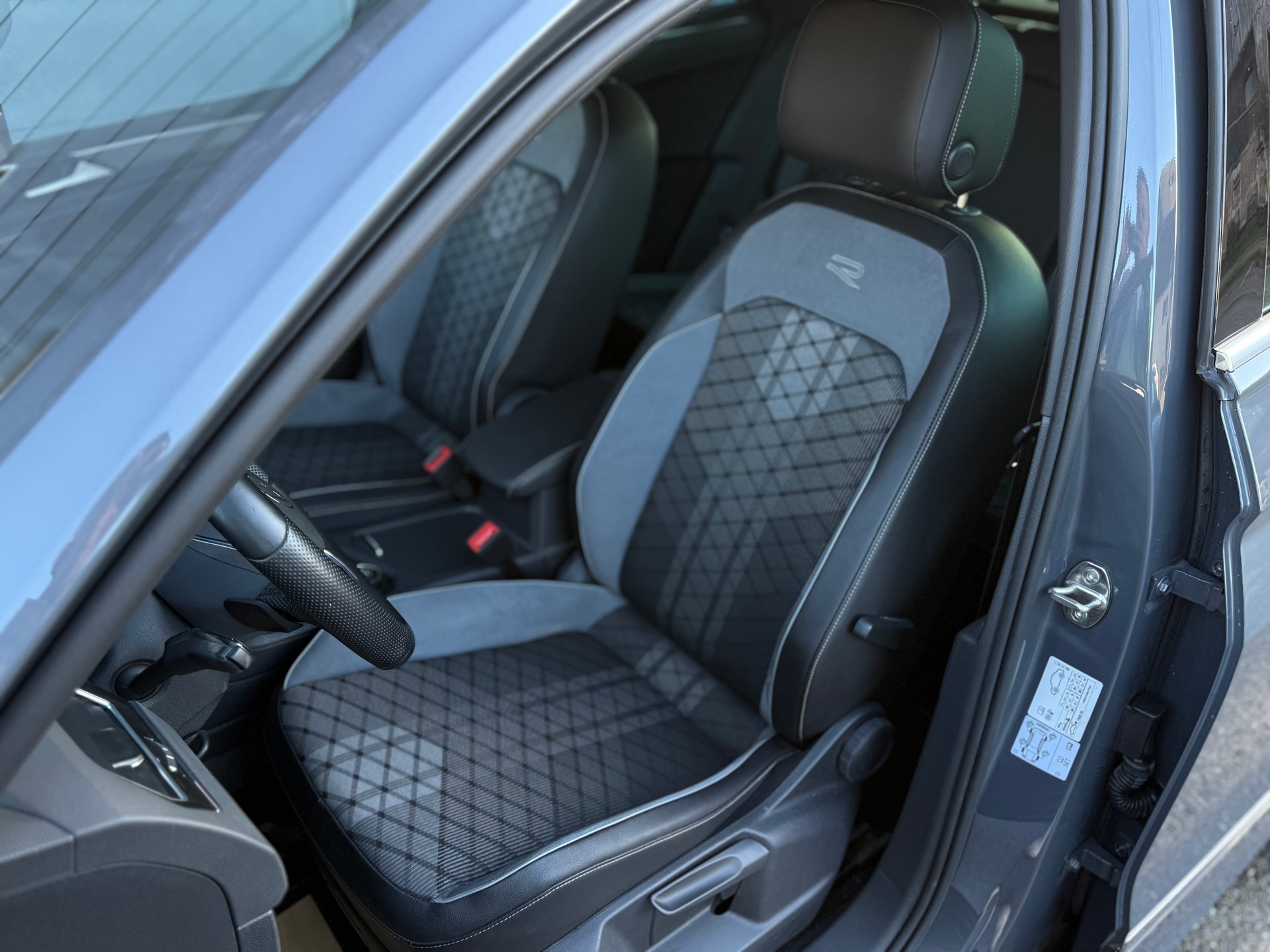VW Tiguan 2.0TSI R-Line 4Motion DSG-image-8