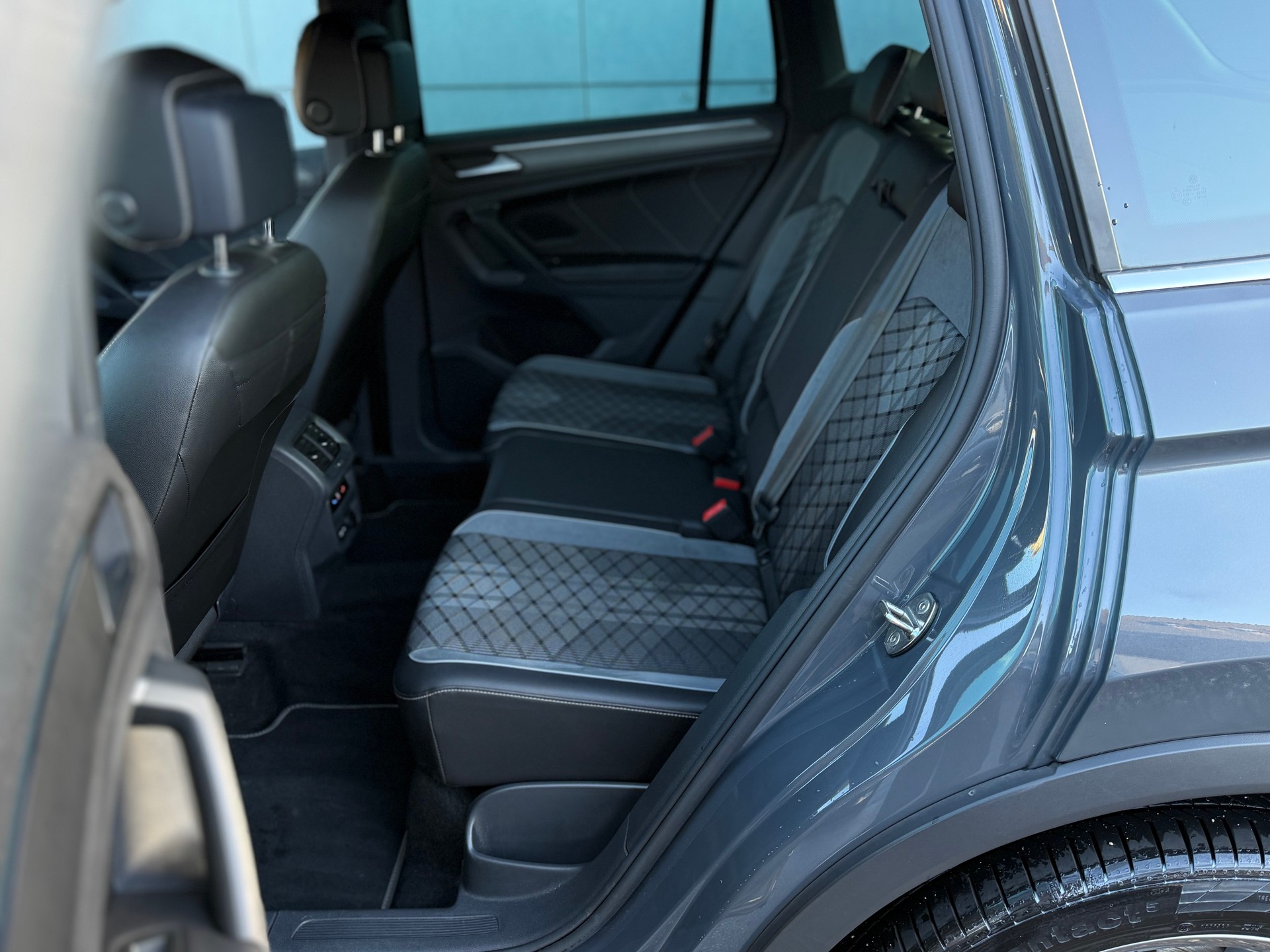 VW Tiguan 2.0TSI R-Line 4Motion DSG-image-9