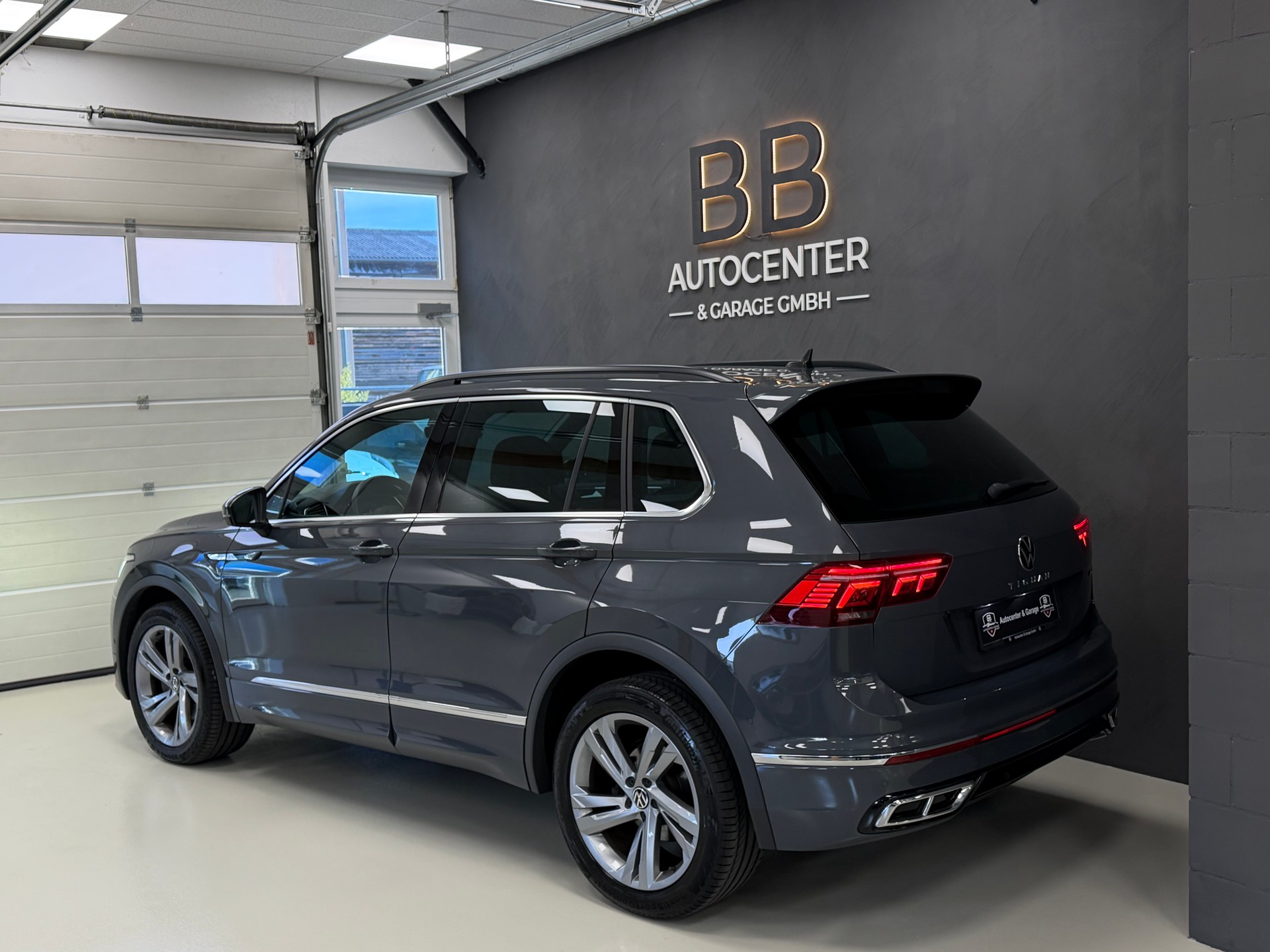 VW Tiguan 2.0TSI R-Line 4Motion DSG-image-4