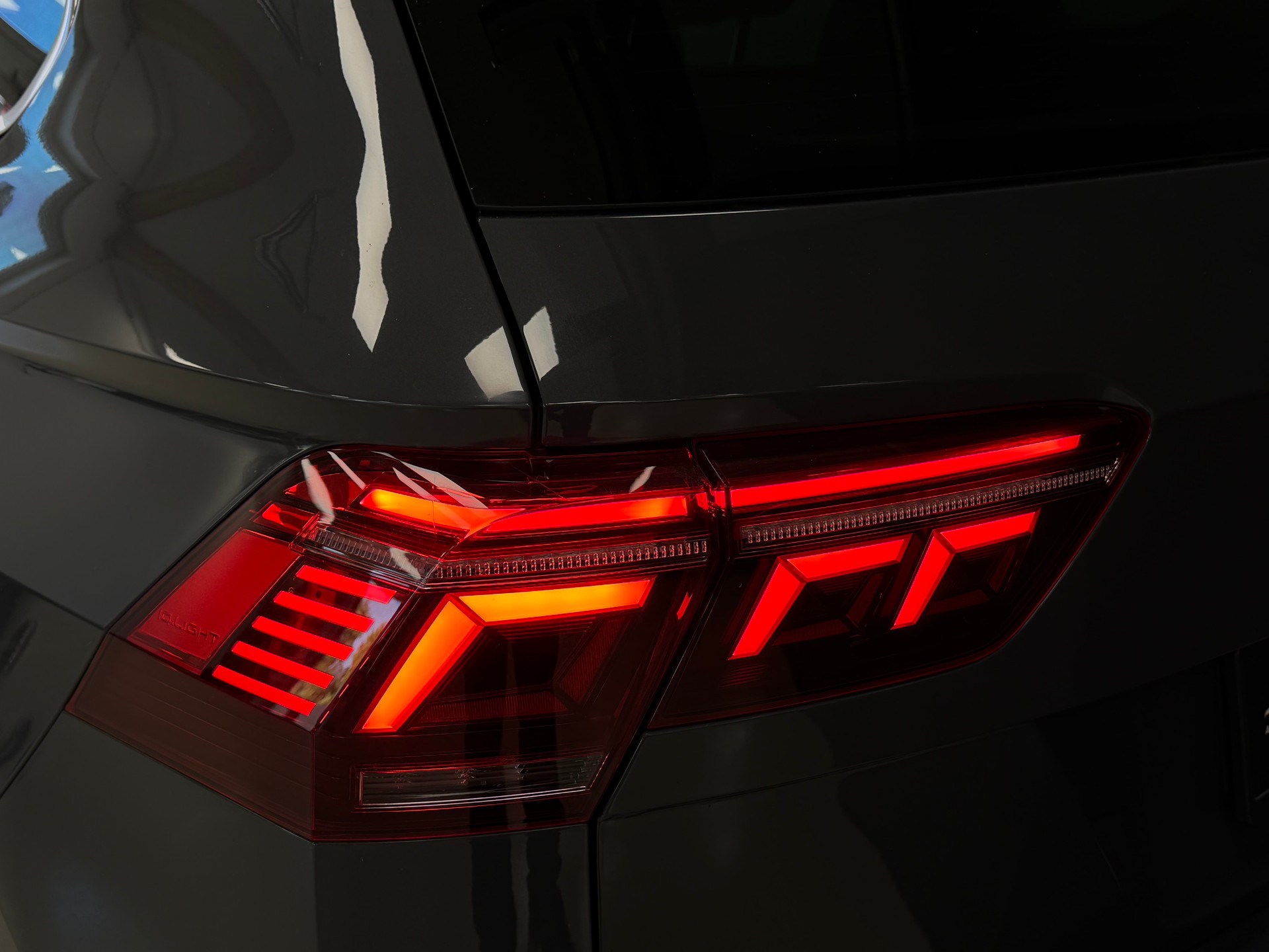 VW Tiguan 2.0TSI R-Line 4Motion DSG-image-9