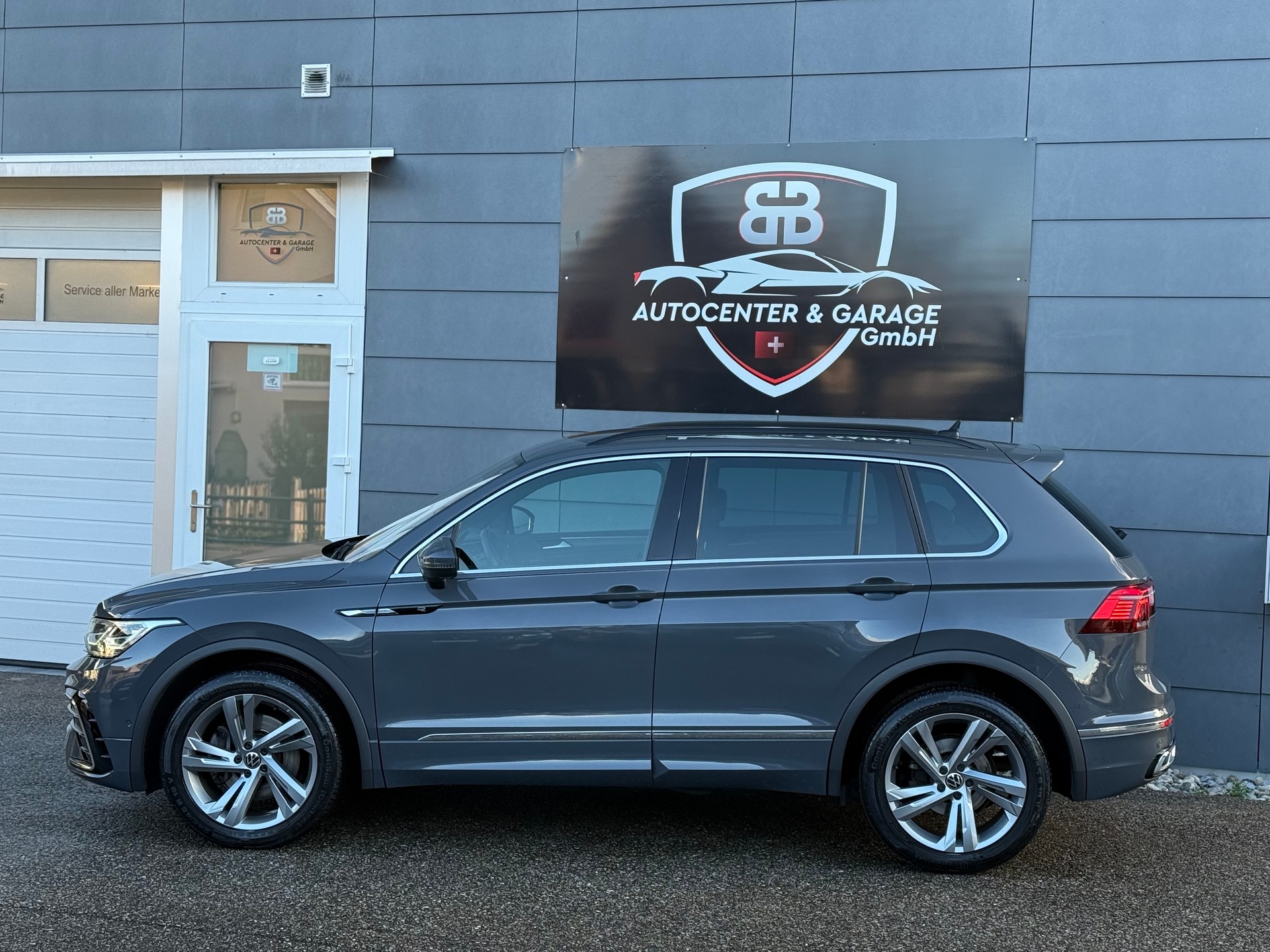 VW Tiguan 2.0TSI R-Line 4Motion DSG-image-3