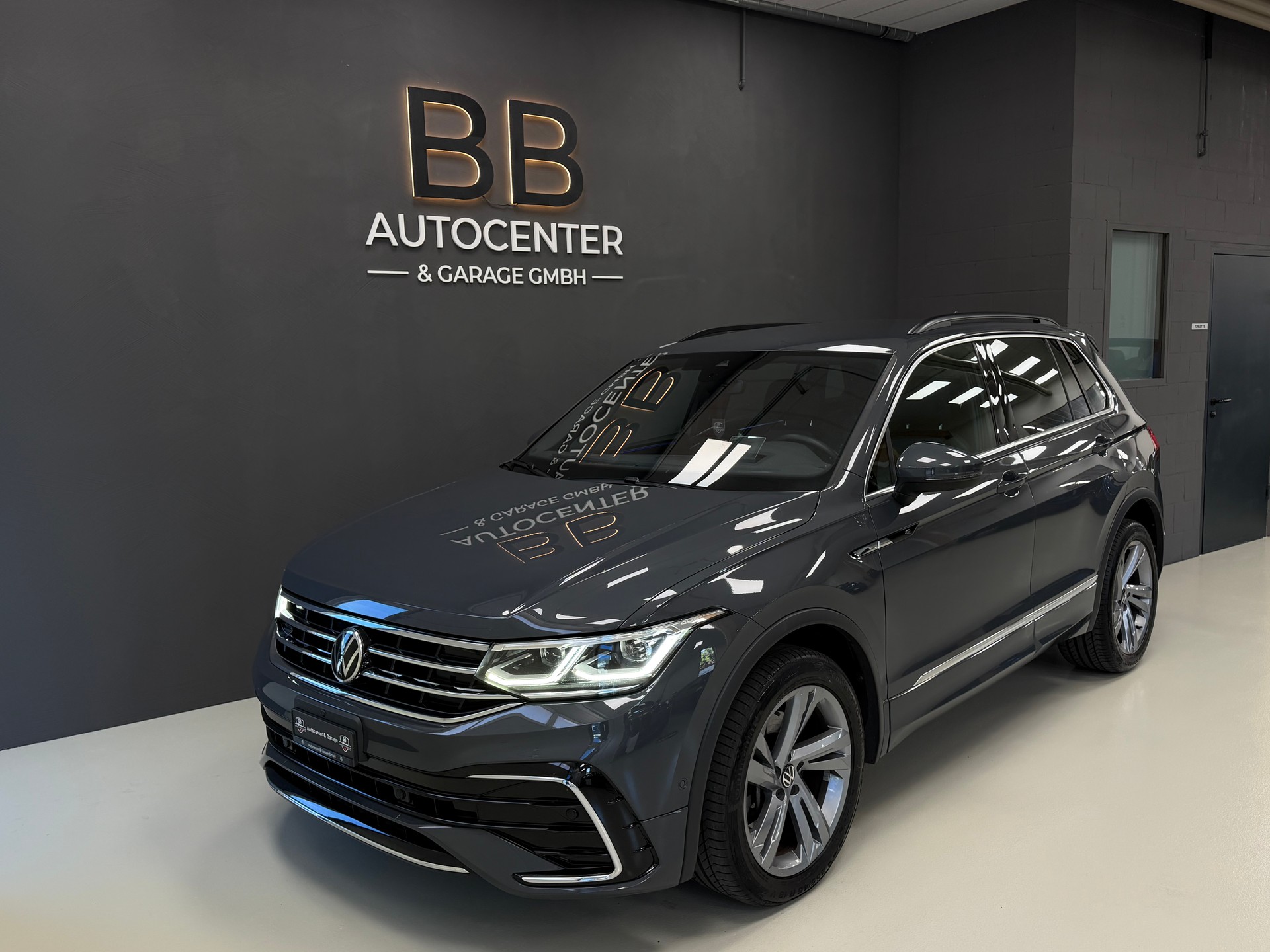 VW Tiguan 2.0TSI R-Line 4Motion DSG-image-0