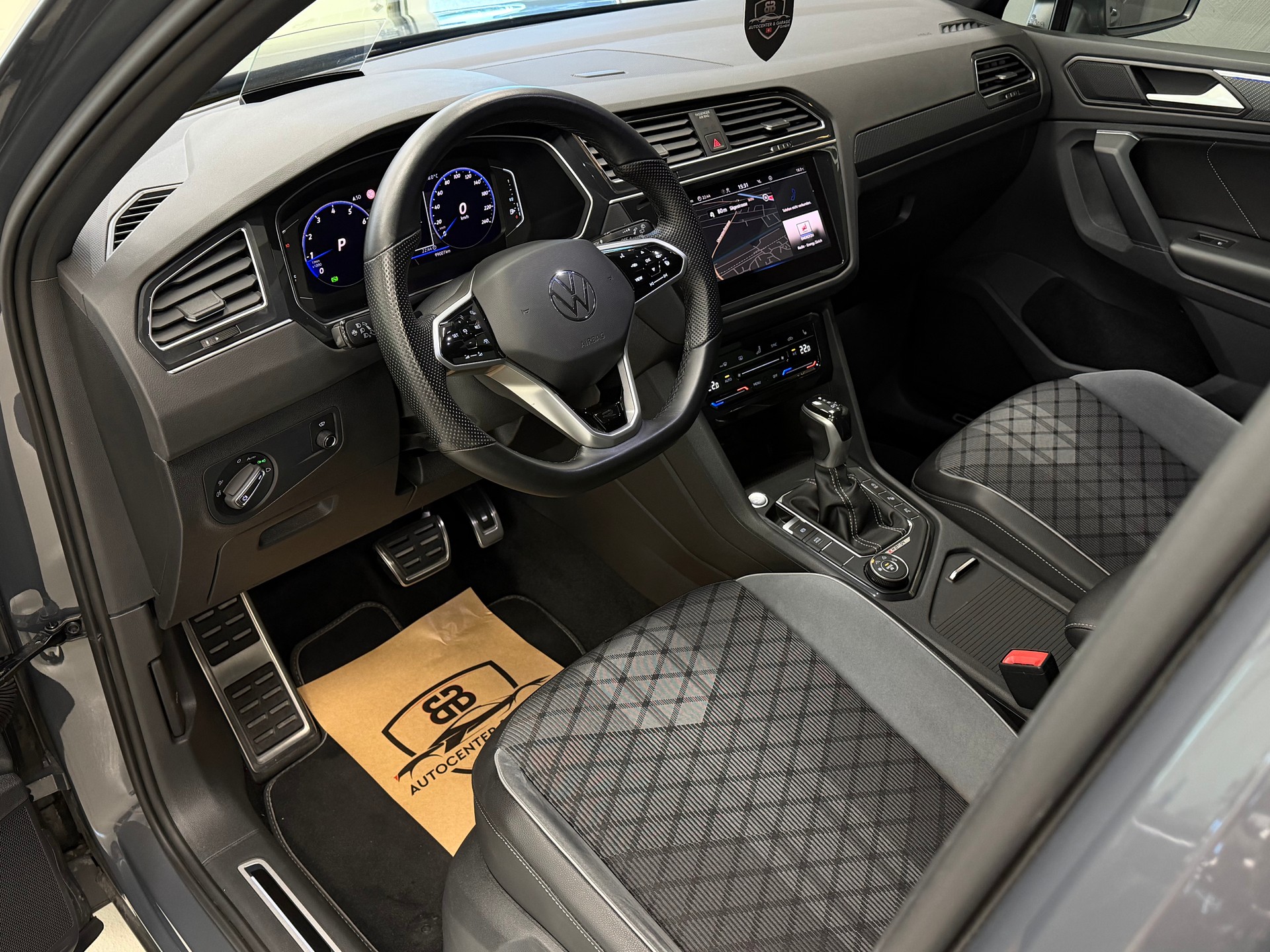 VW Tiguan 2.0TSI R-Line 4Motion DSG-image-12