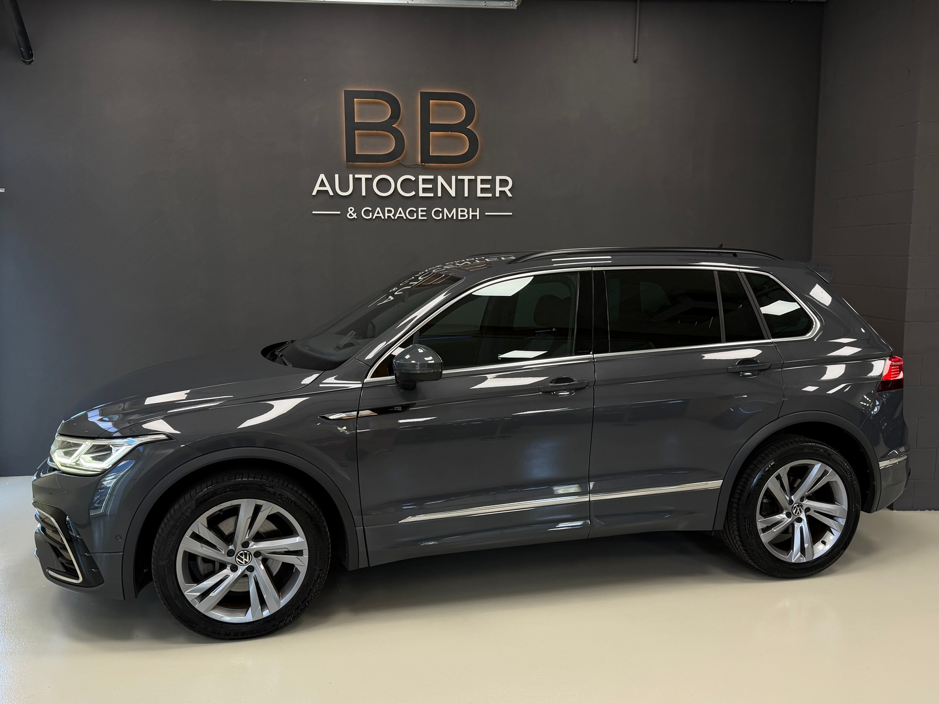 VW Tiguan 2.0TSI R-Line 4Motion DSG-image-2