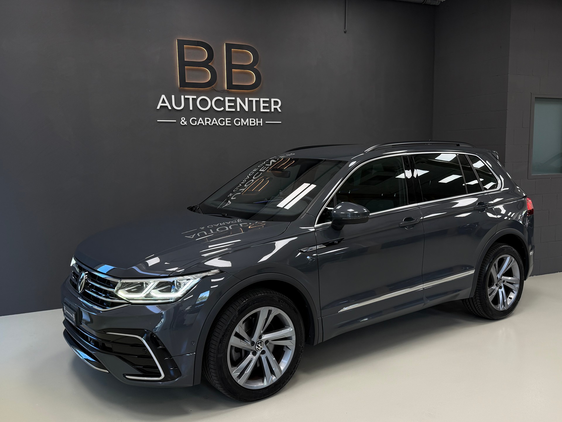 VW Tiguan 2.0TSI R-Line 4Motion DSG-image-1