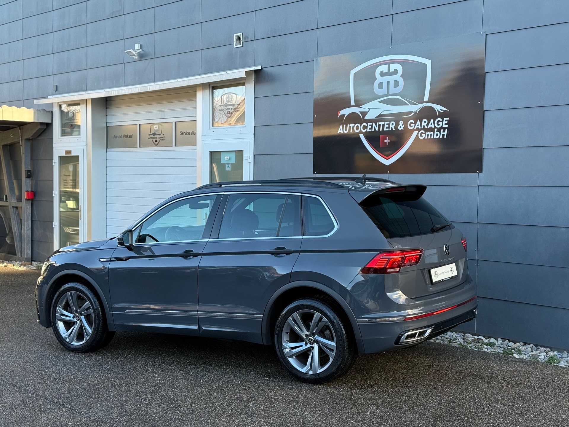 VW Tiguan 2.0TSI R-Line 4Motion DSG-image-4