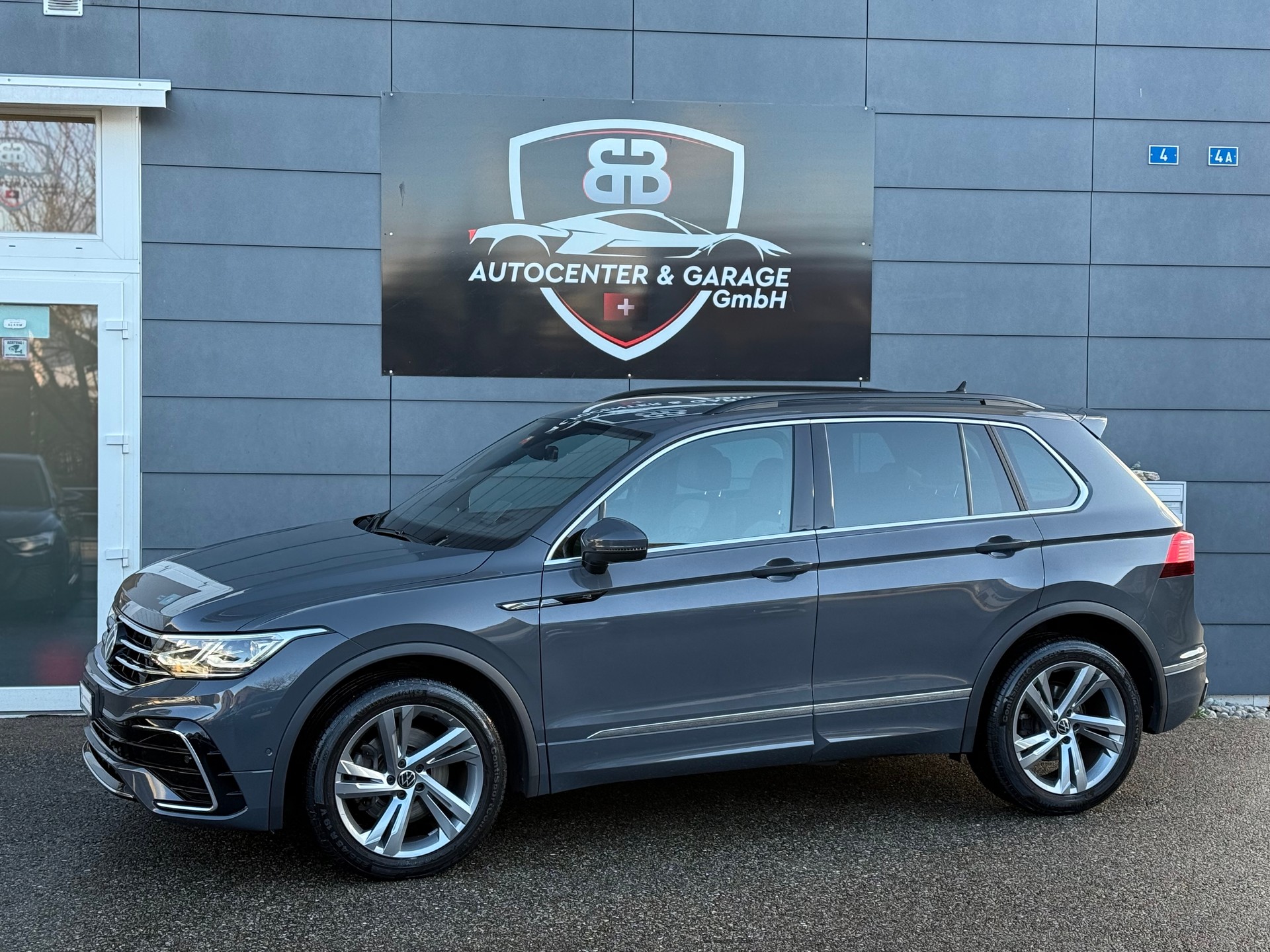 VW Tiguan 2.0TSI R-Line 4Motion DSG-image-2