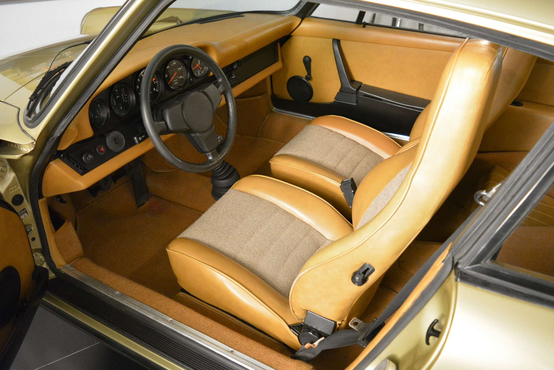 PORSCHE 911 2.7-image-8