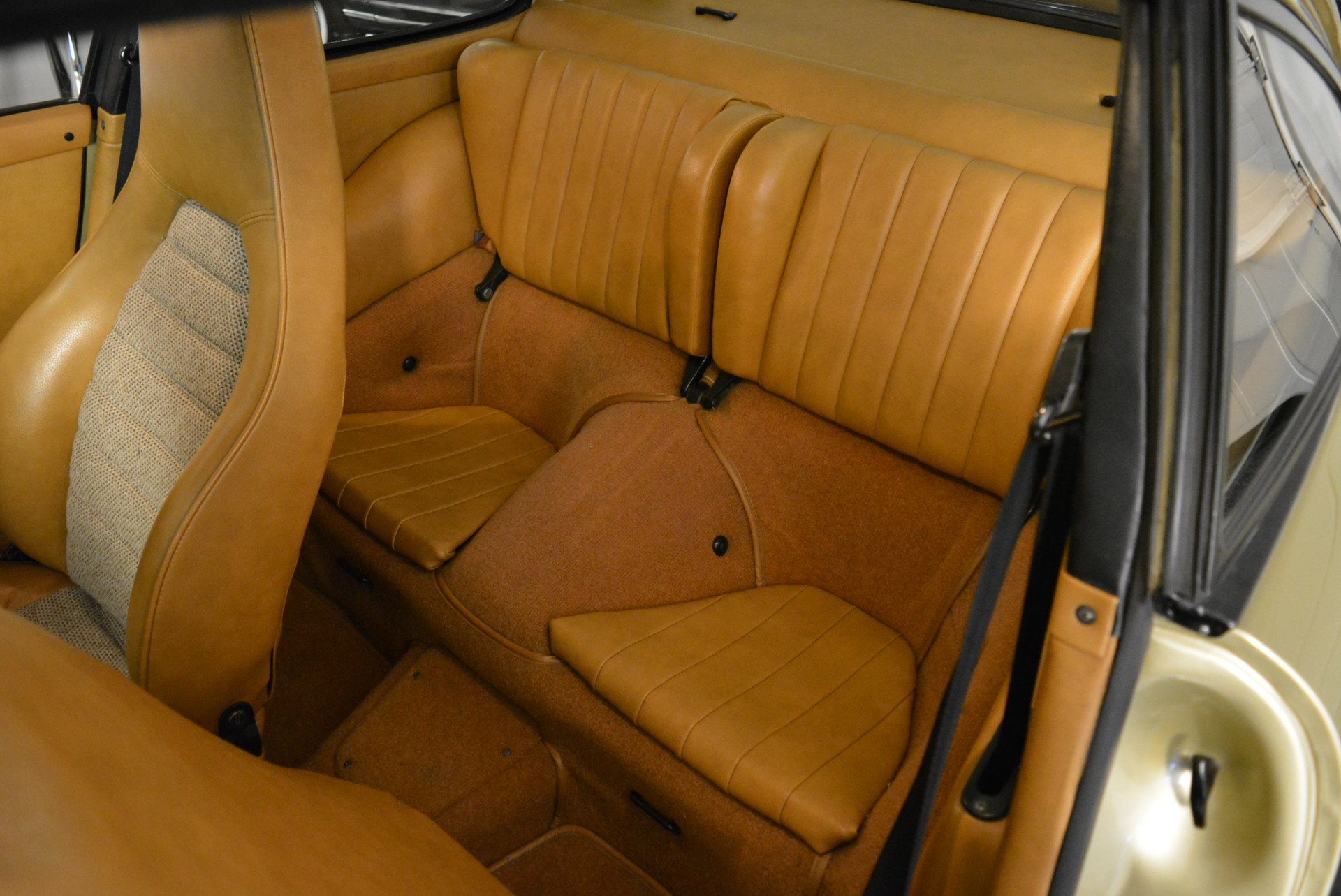 PORSCHE 911 2.7-image-10